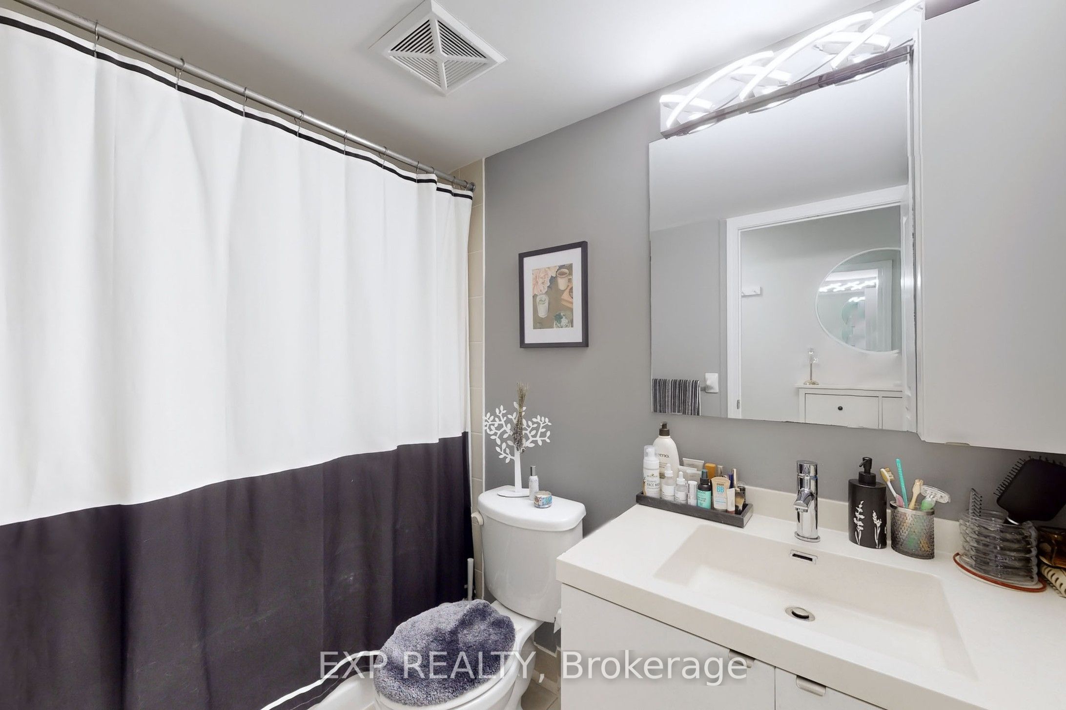 352 Front Street W 817 Property Photo 26