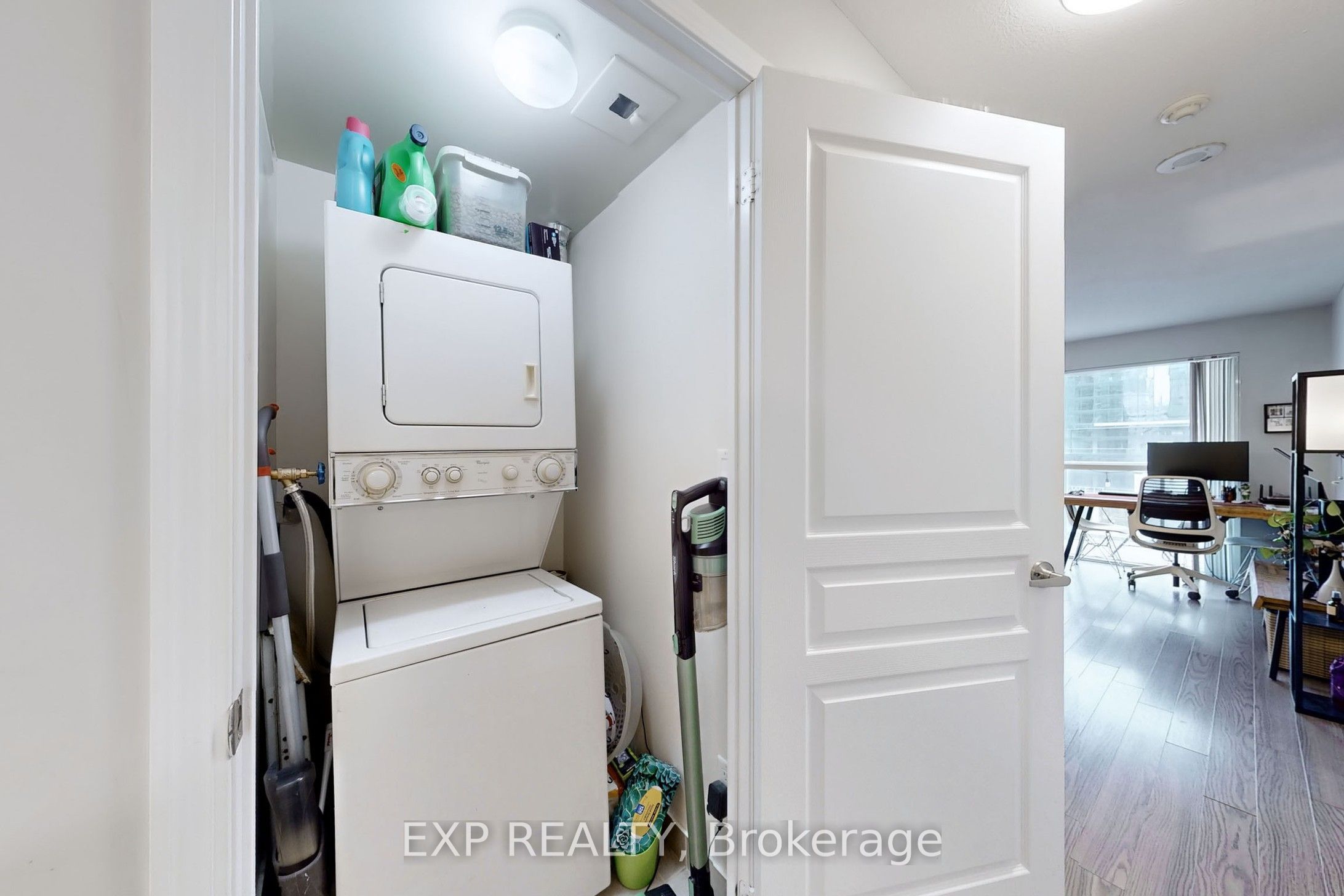 352 Front Street W 817 Property Photo 28