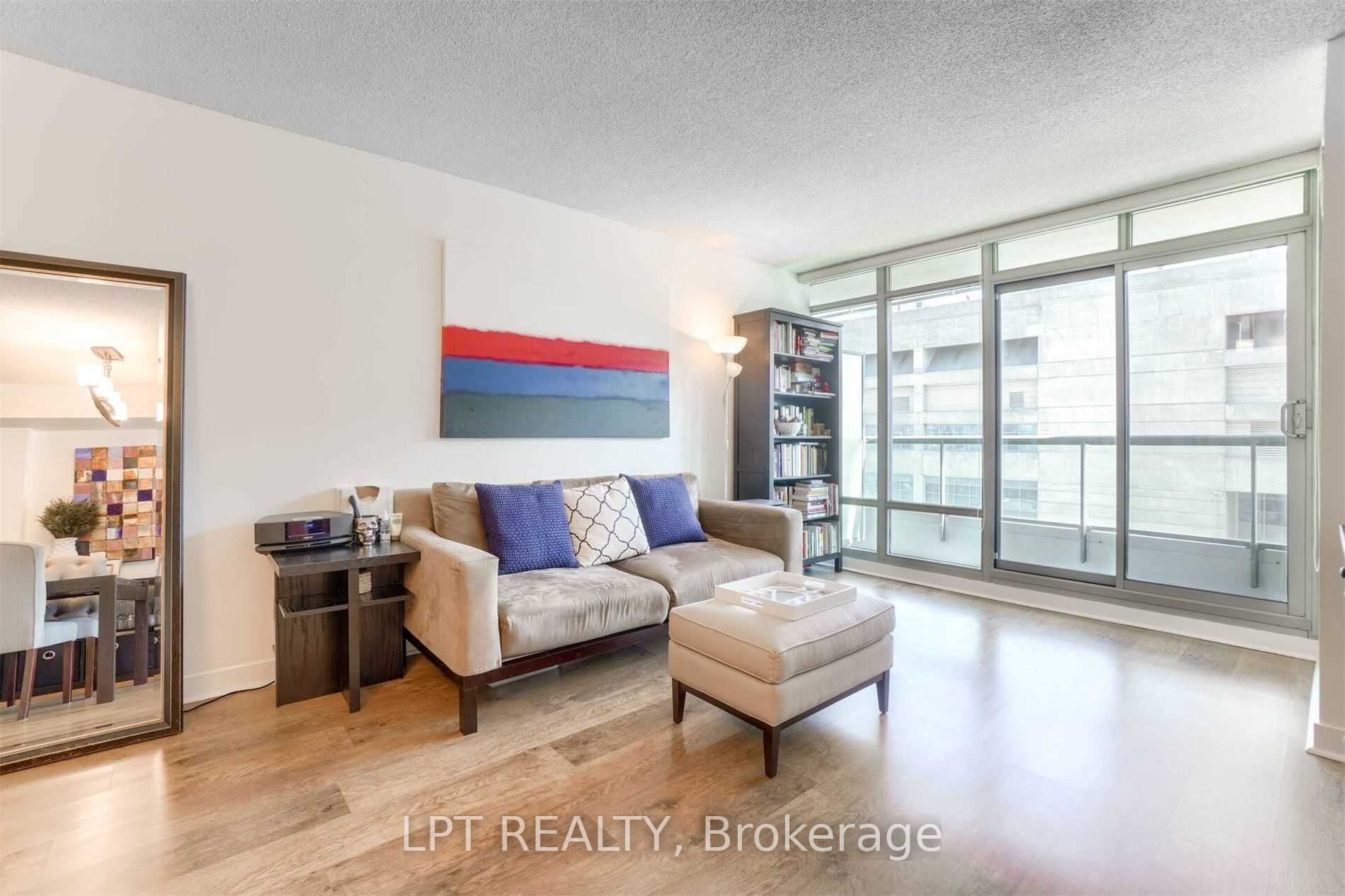 81 Navy Wharf Court 1002 Property Photo 2