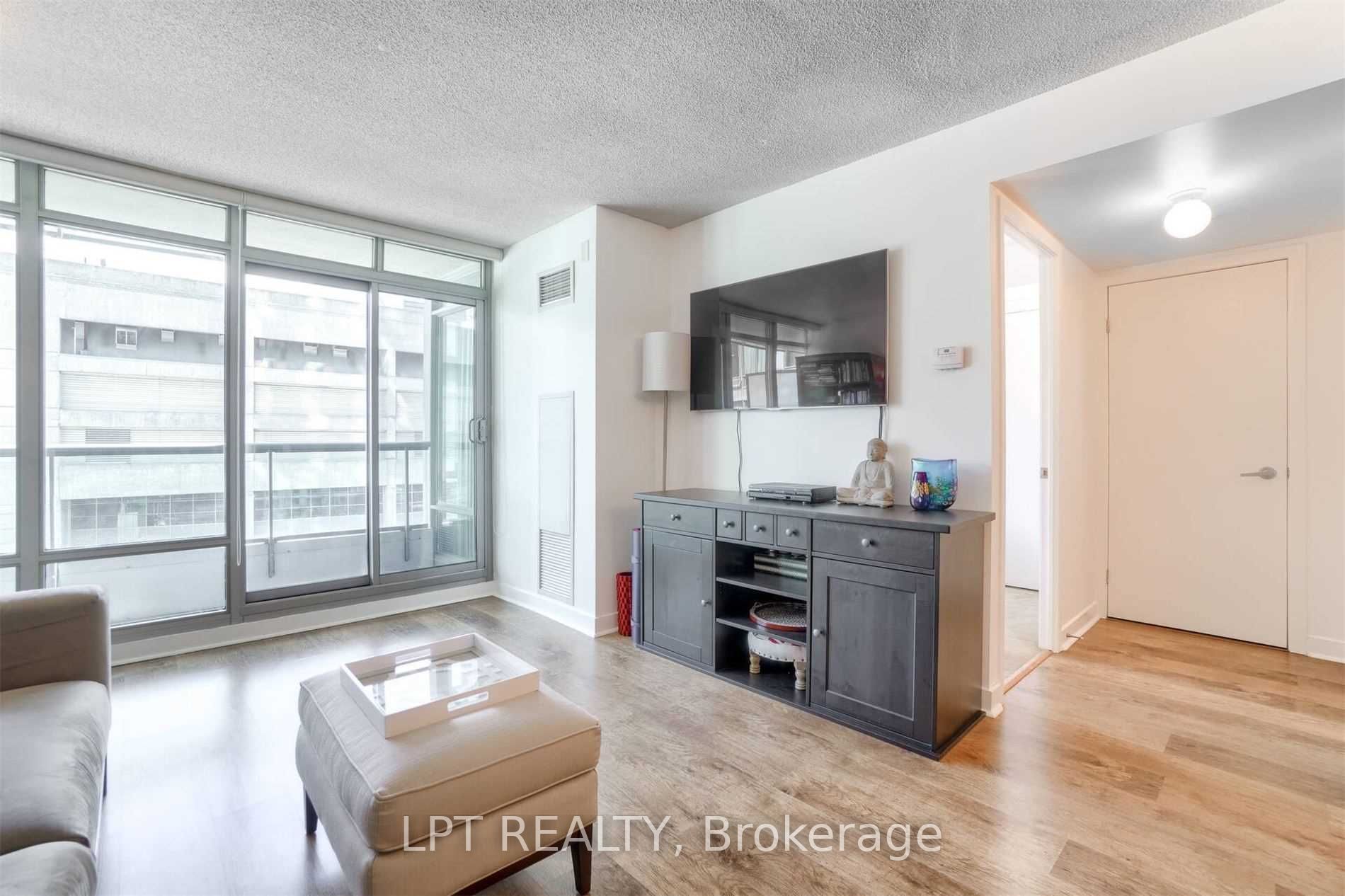 81 Navy Wharf Court 1002 Property Photo 6