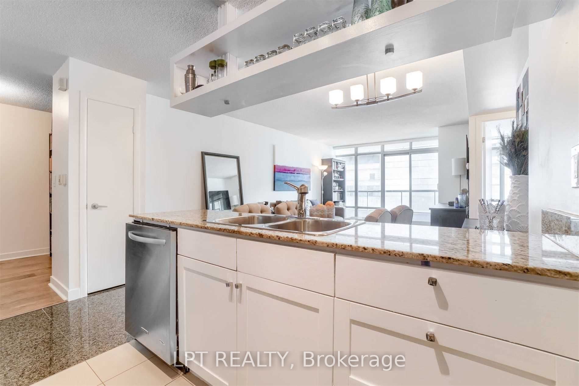 81 Navy Wharf Court 1002 Property Photo 11