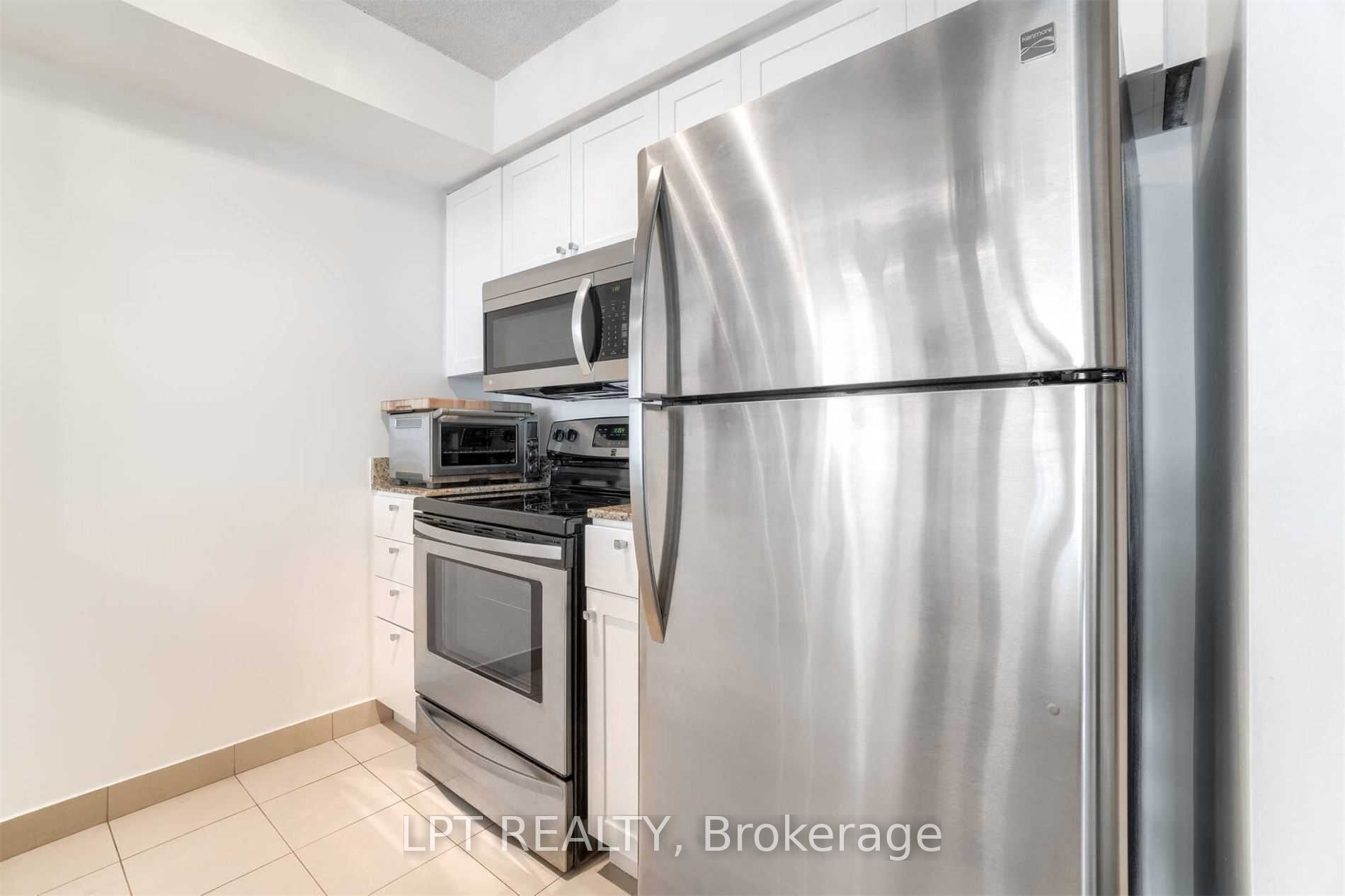 81 Navy Wharf Court 1002 Property Photo 12