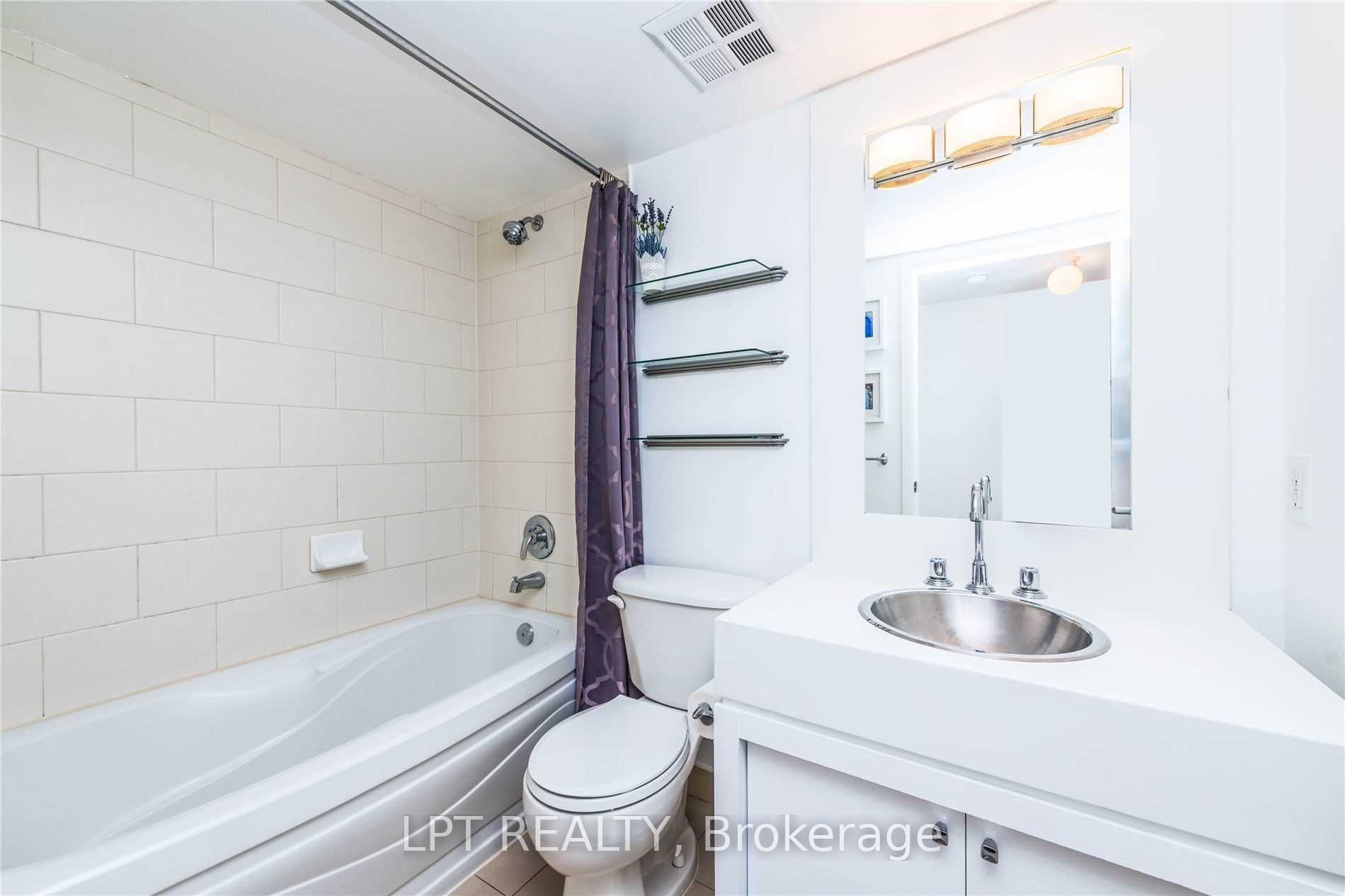 81 Navy Wharf Court 1002 Property Photo 15