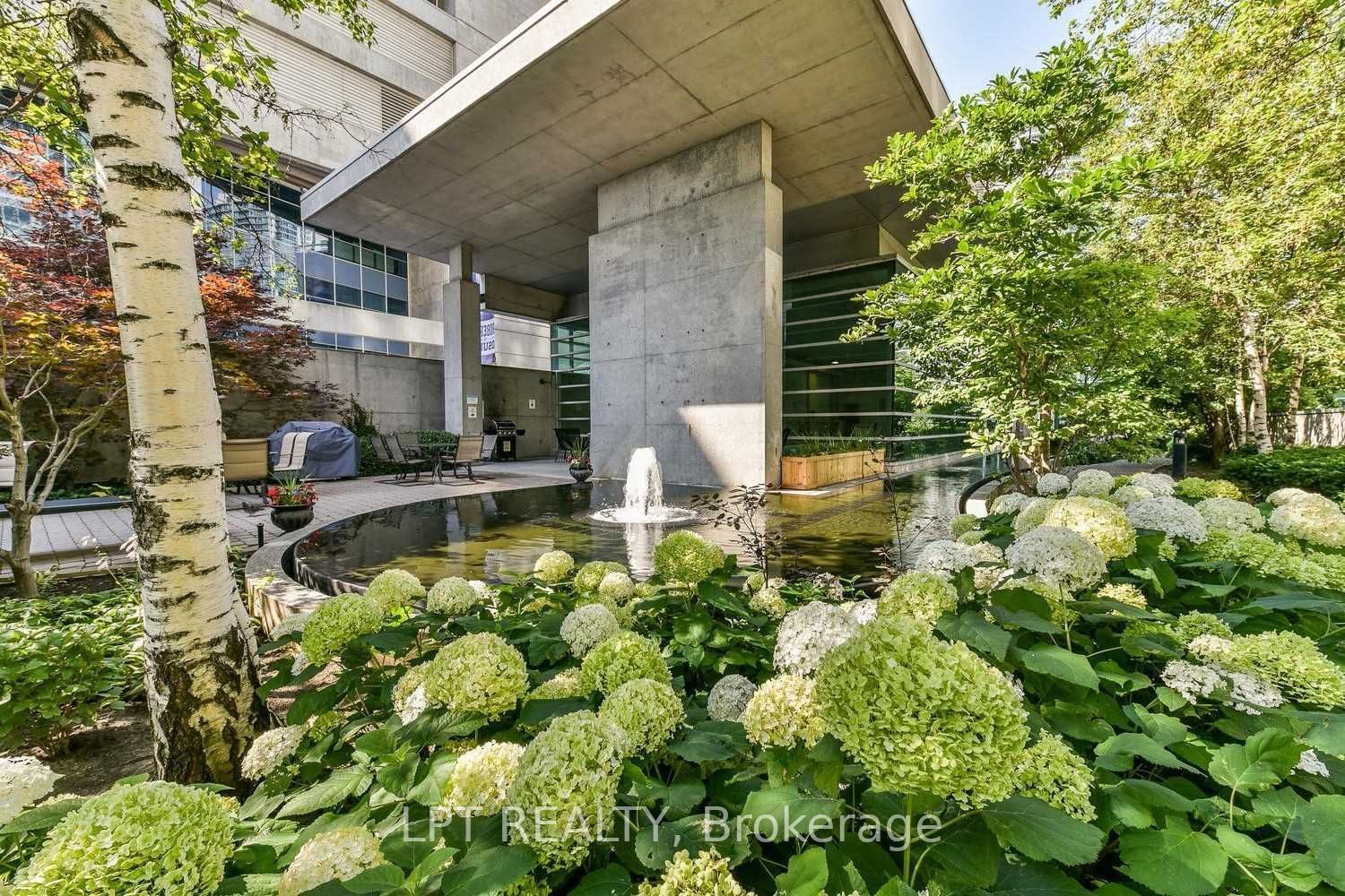 81 Navy Wharf Court 1002 Property Photo 17
