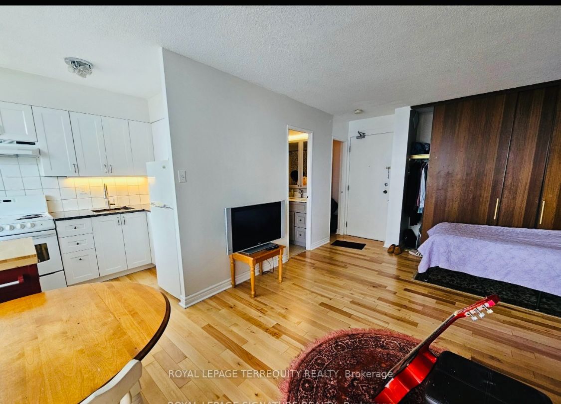 720 Spadina Avenue 805 Property Photo 3