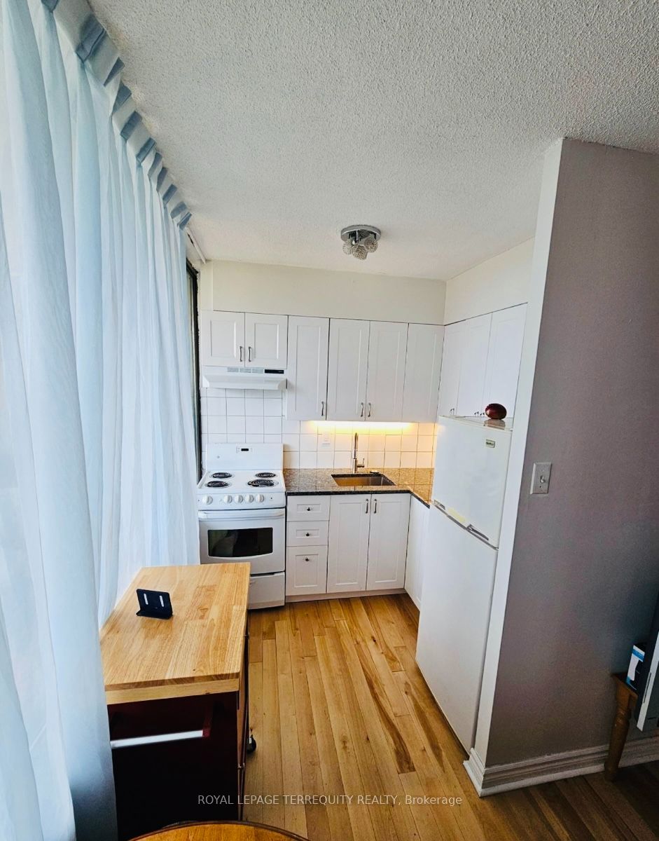 720 Spadina Avenue 805 Property Photo 4