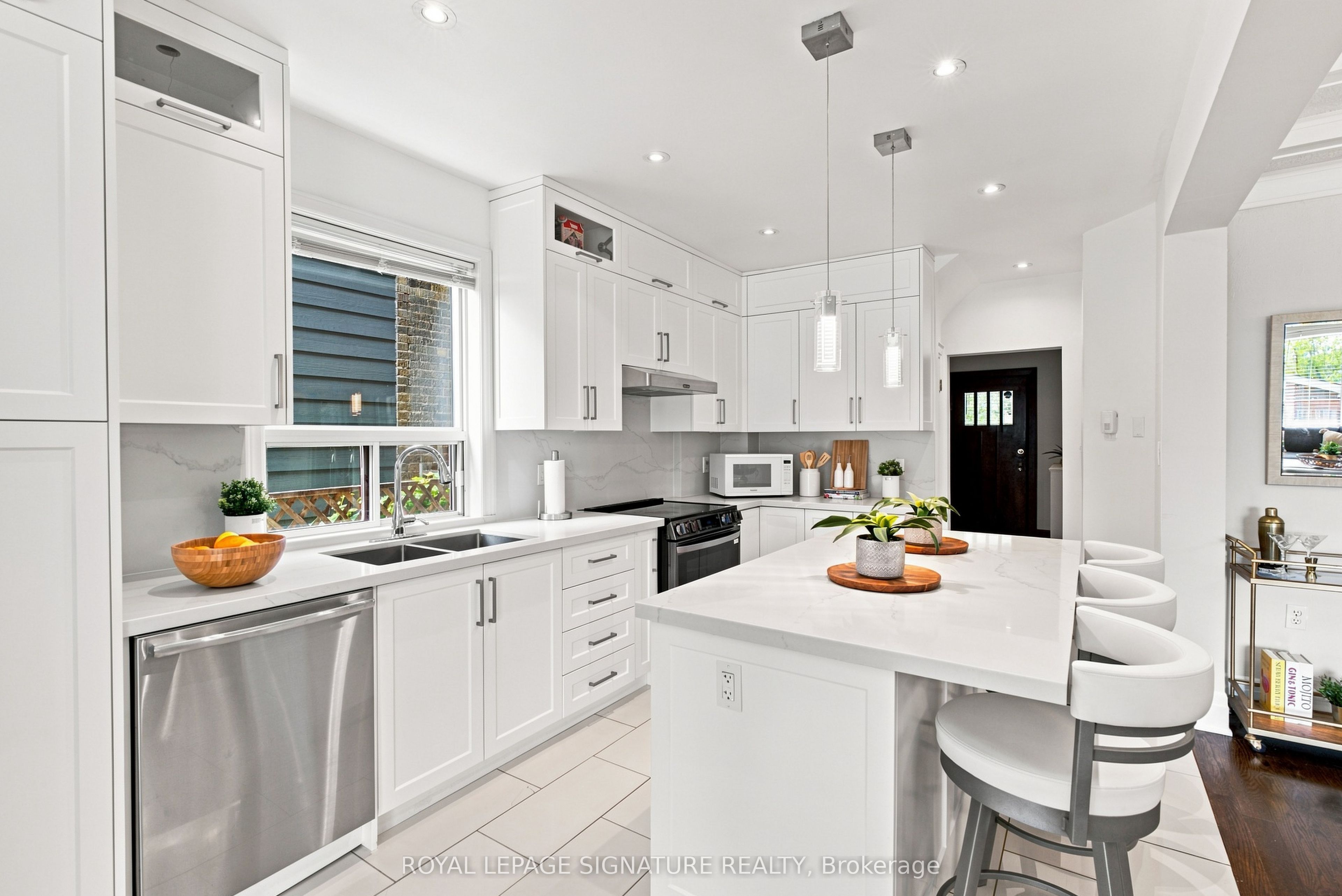 35 Regal Road Property Photo 10