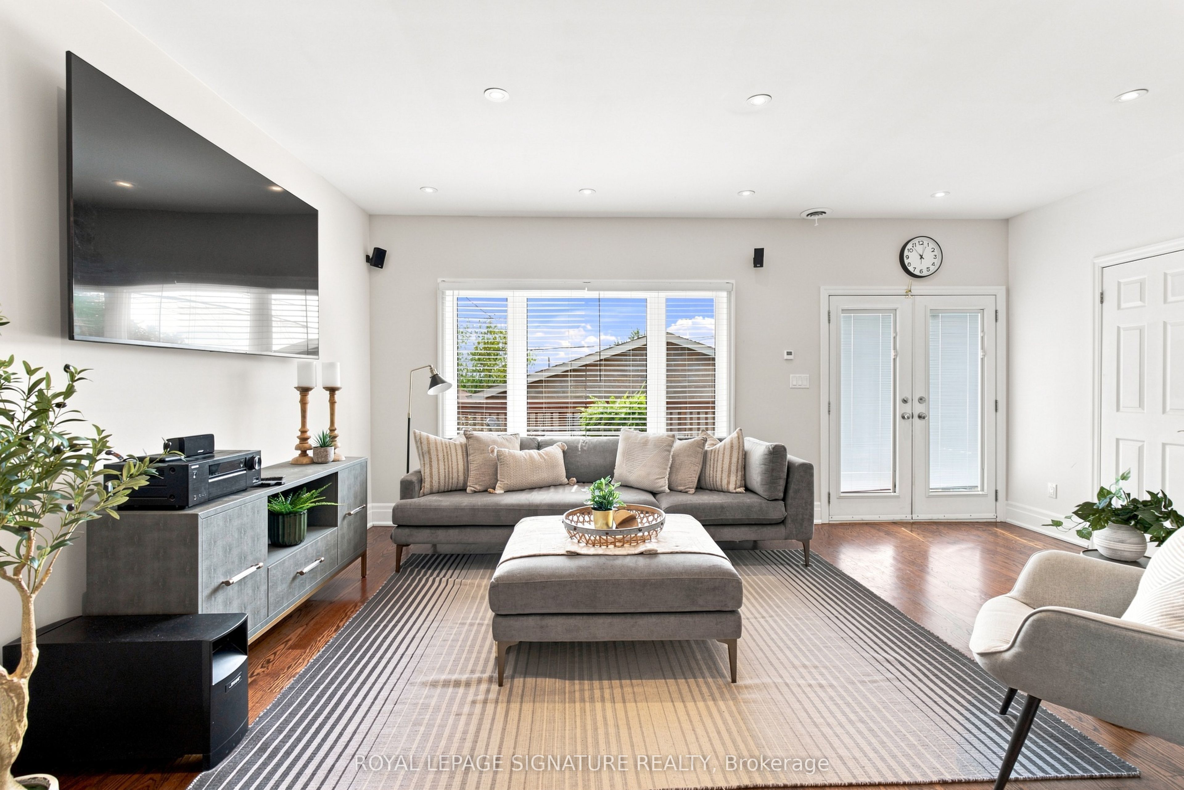 35 Regal Road Property Photo 13