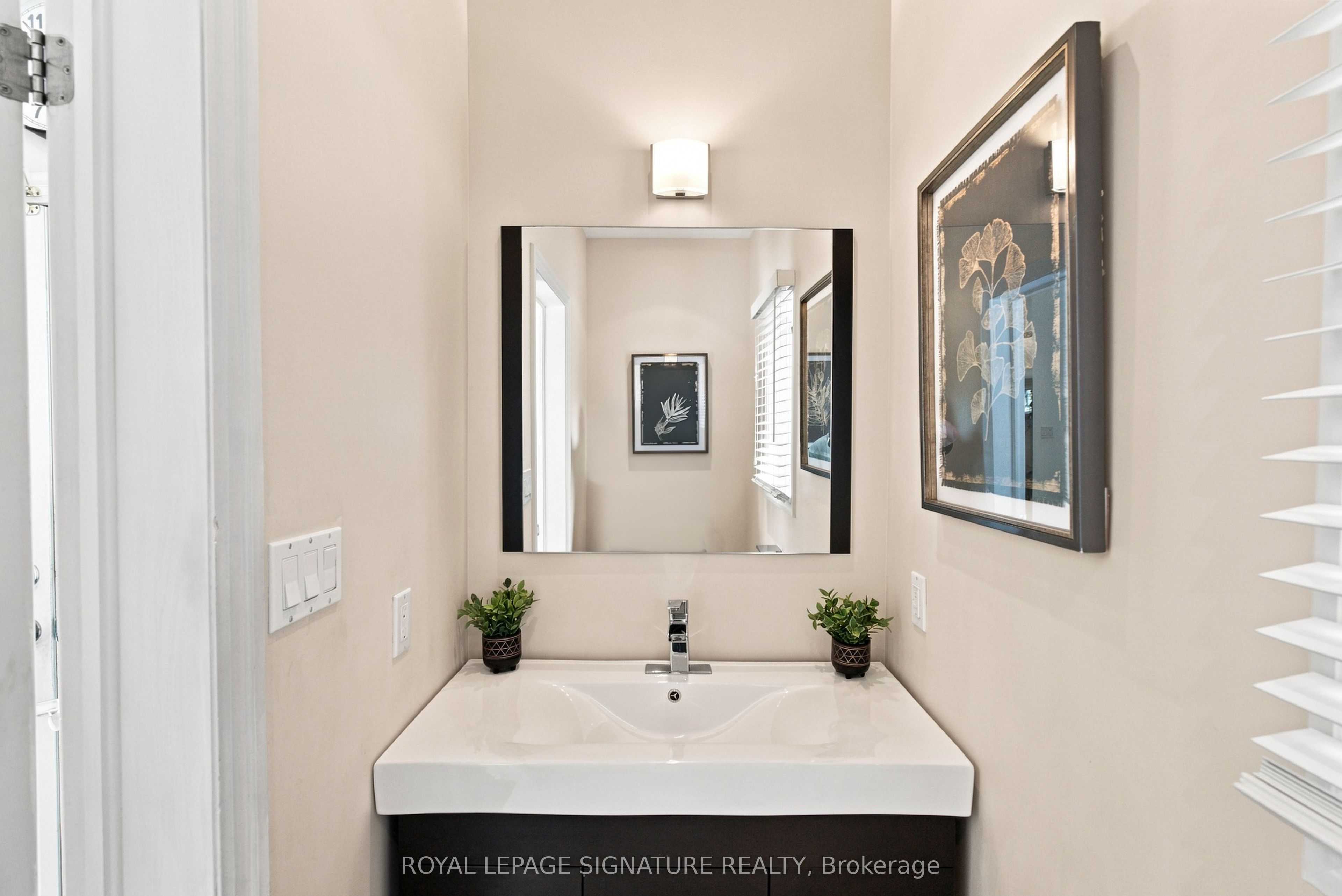 35 Regal Road Property Photo 14