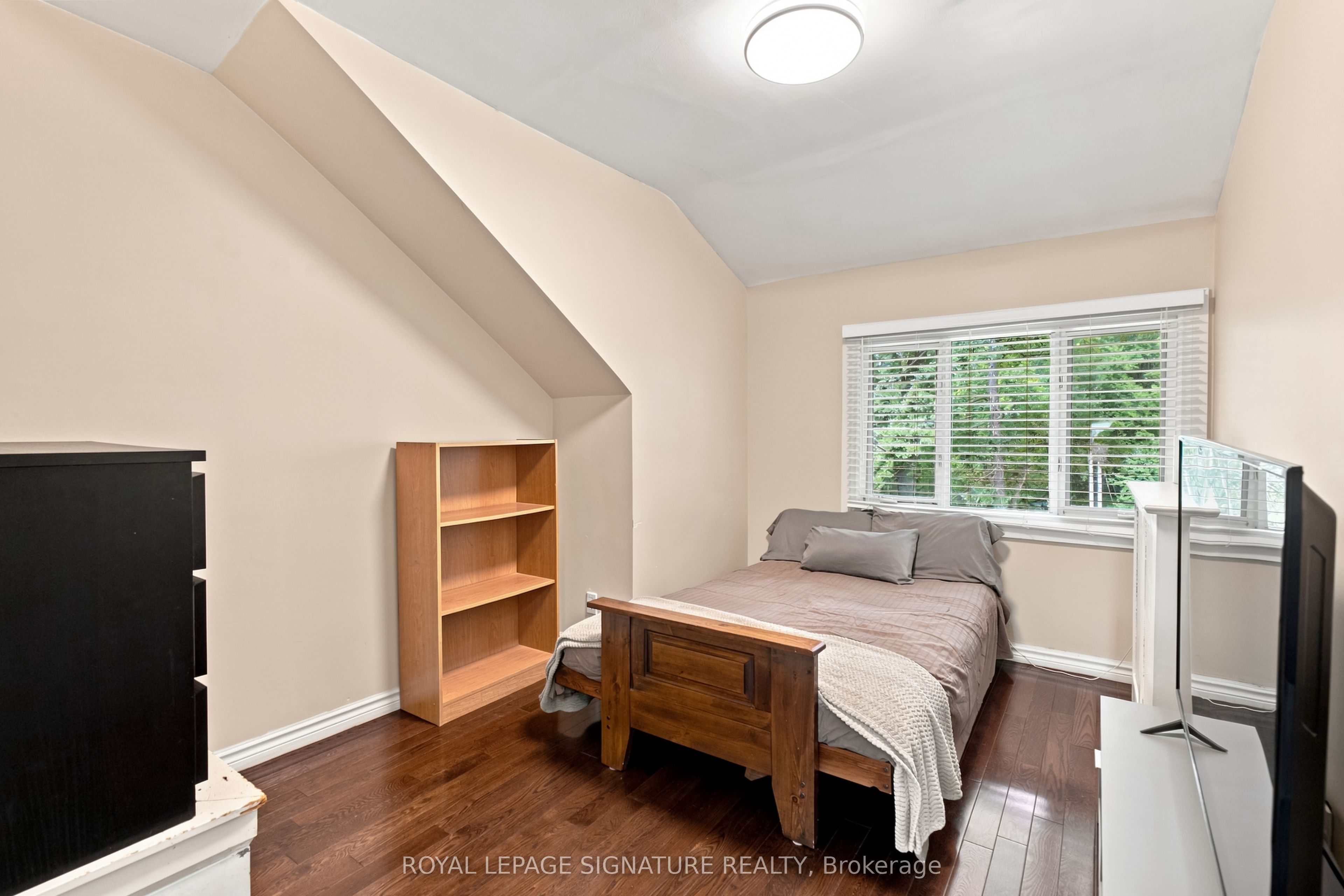 35 Regal Road Property Photo 16
