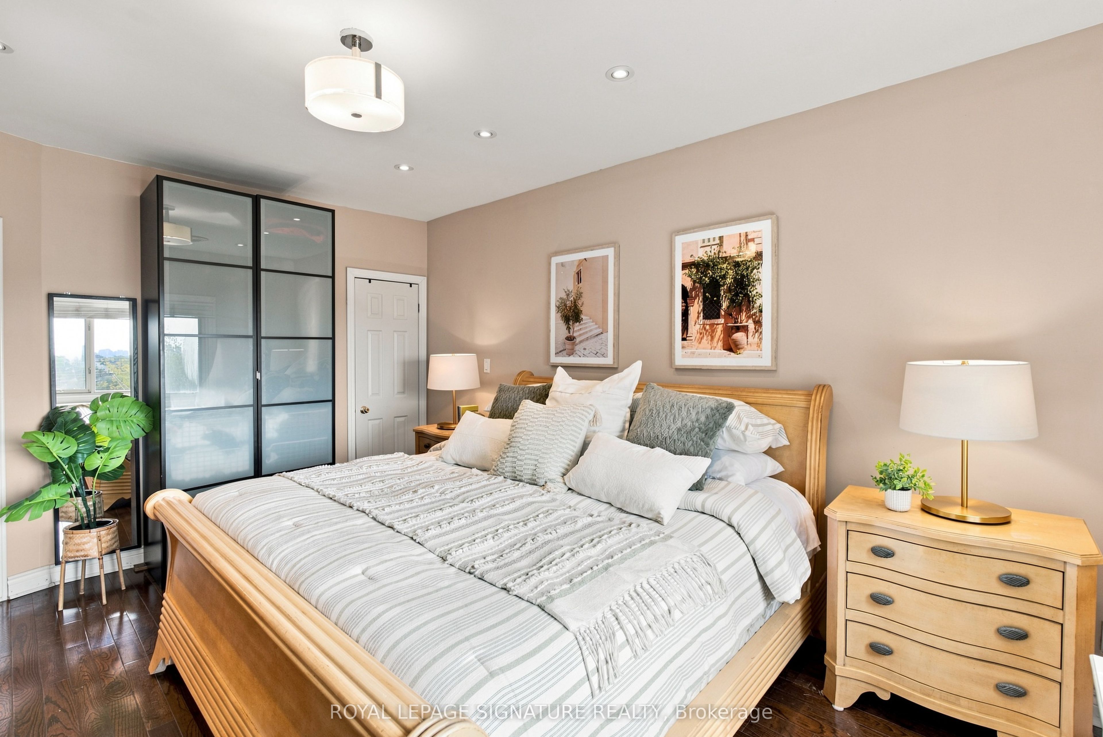 35 Regal Road Property Photo 20