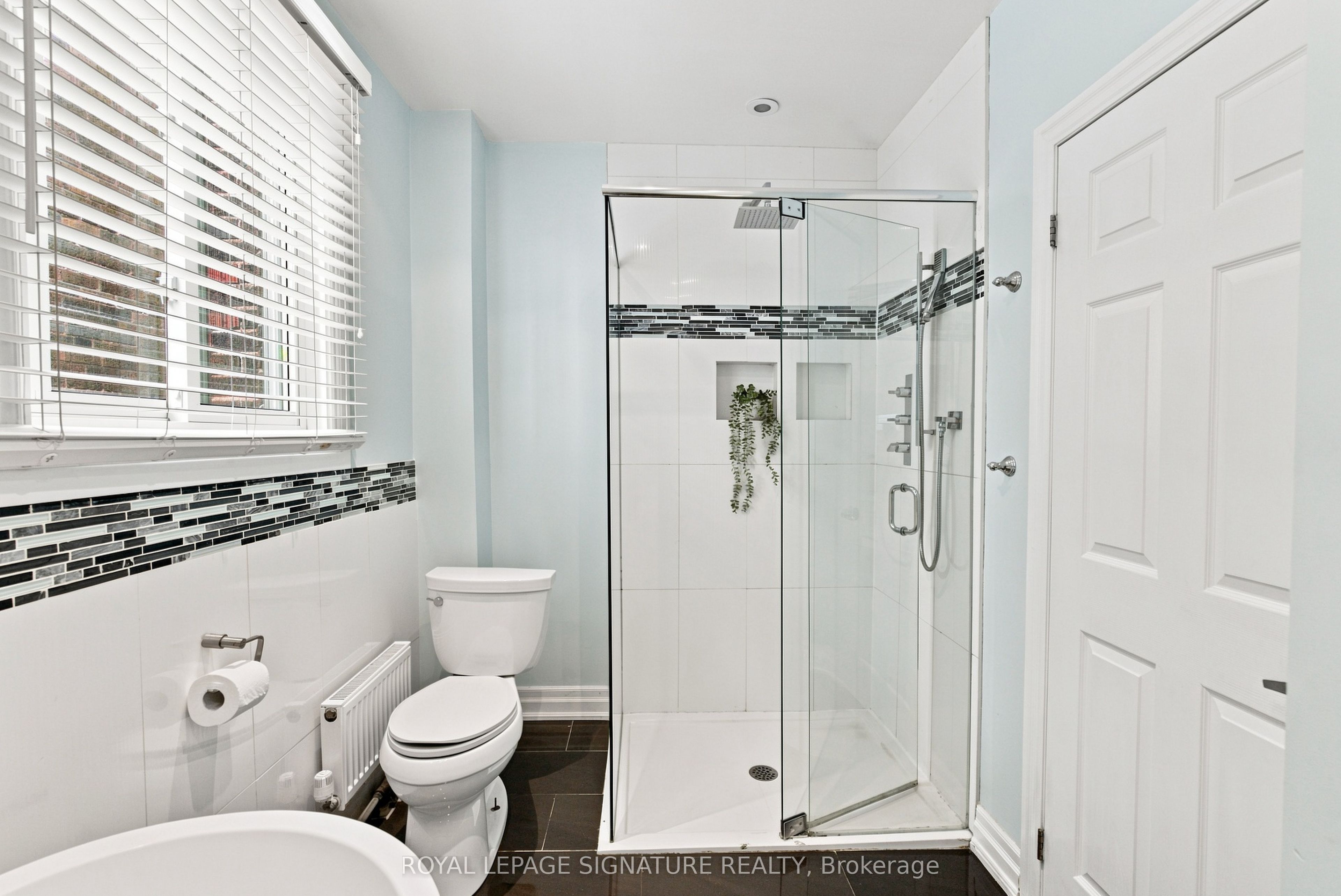35 Regal Road Property Photo 21