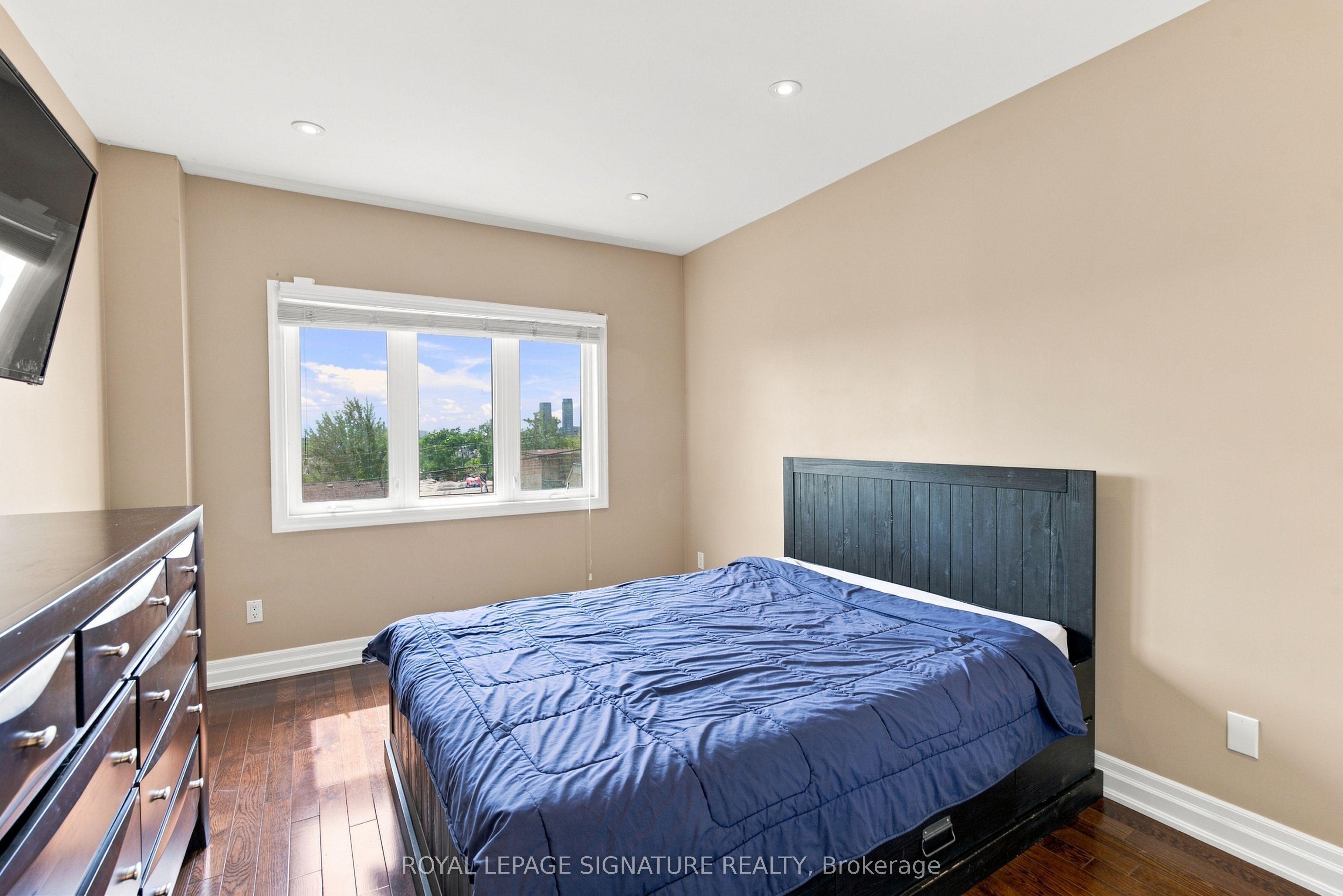 35 Regal Road Property Photo 23