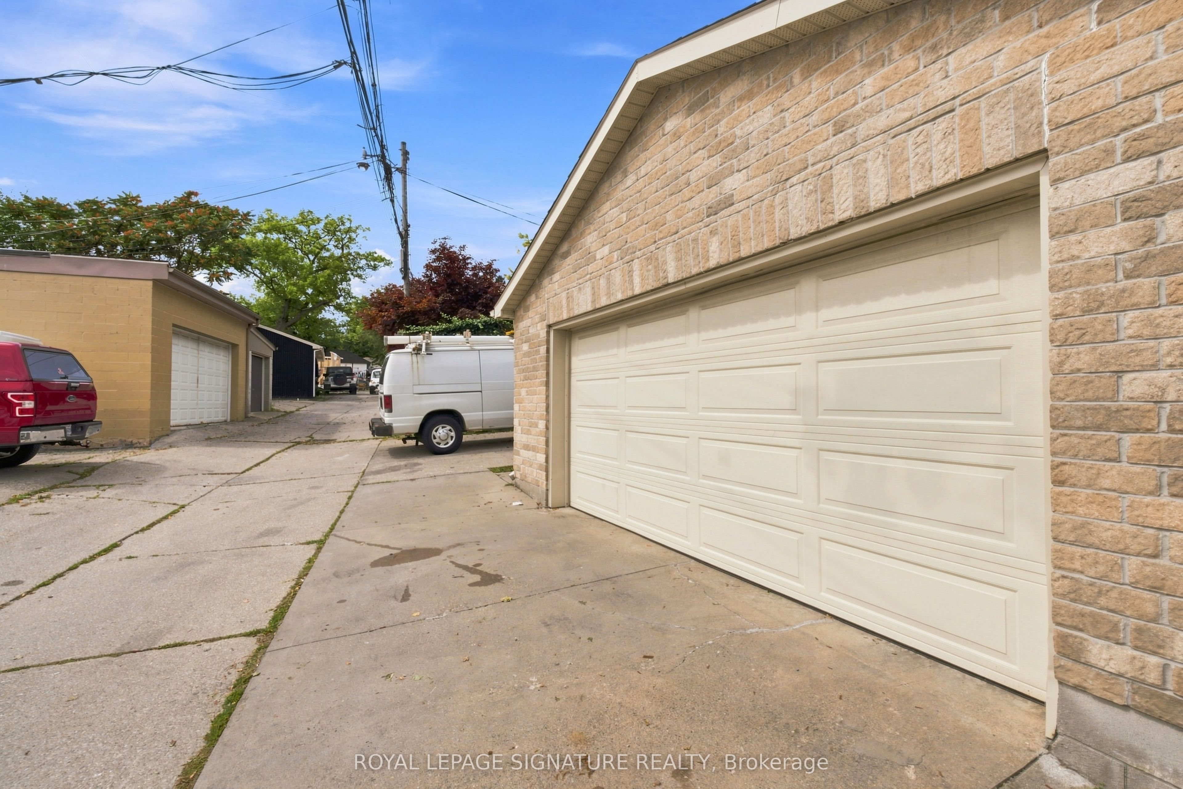 35 Regal Road Property Photo 25