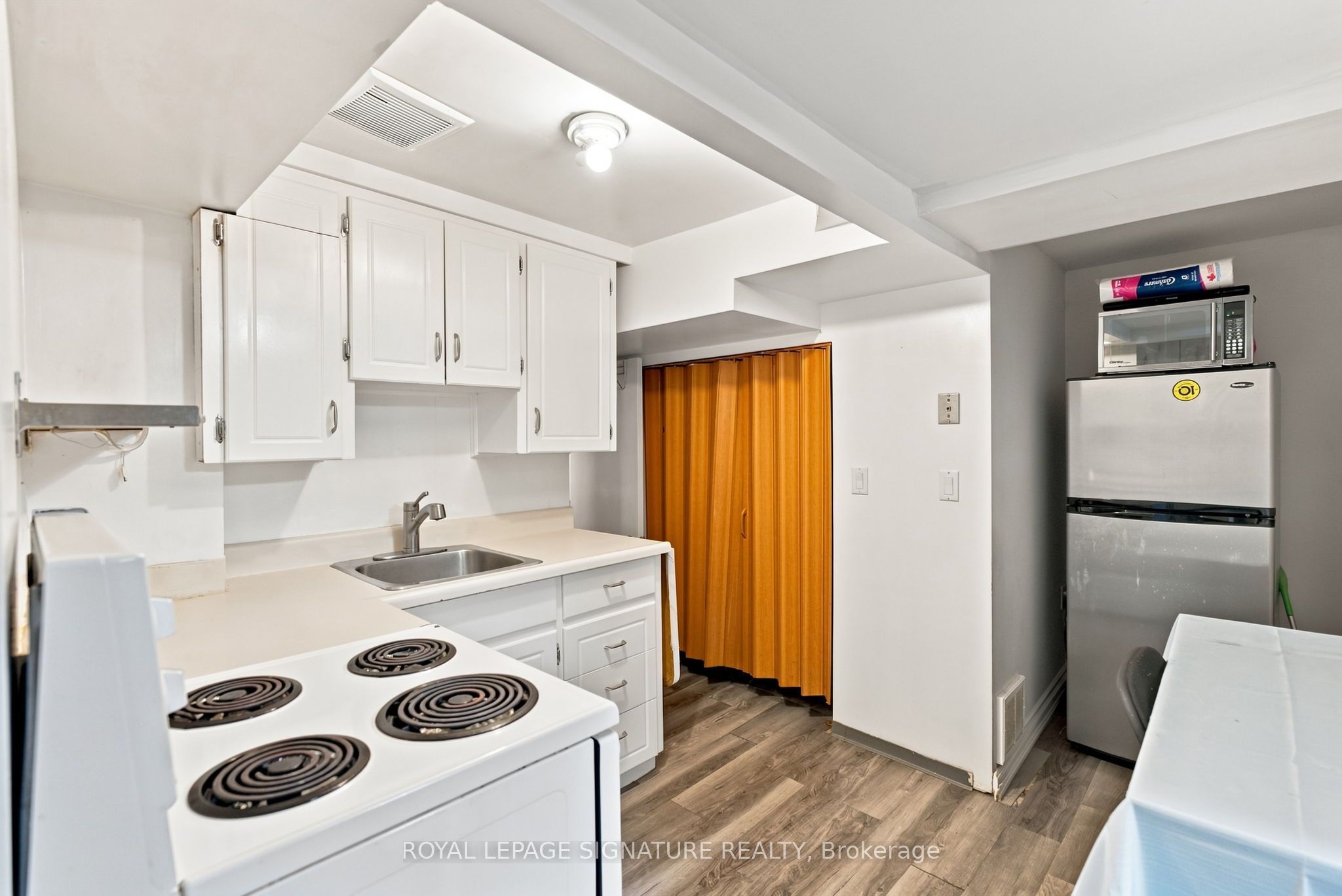 35 Regal Road Property Photo 33