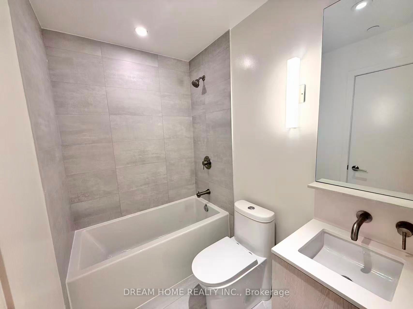 120 Broadway Avenue 1604 Property Photo 6