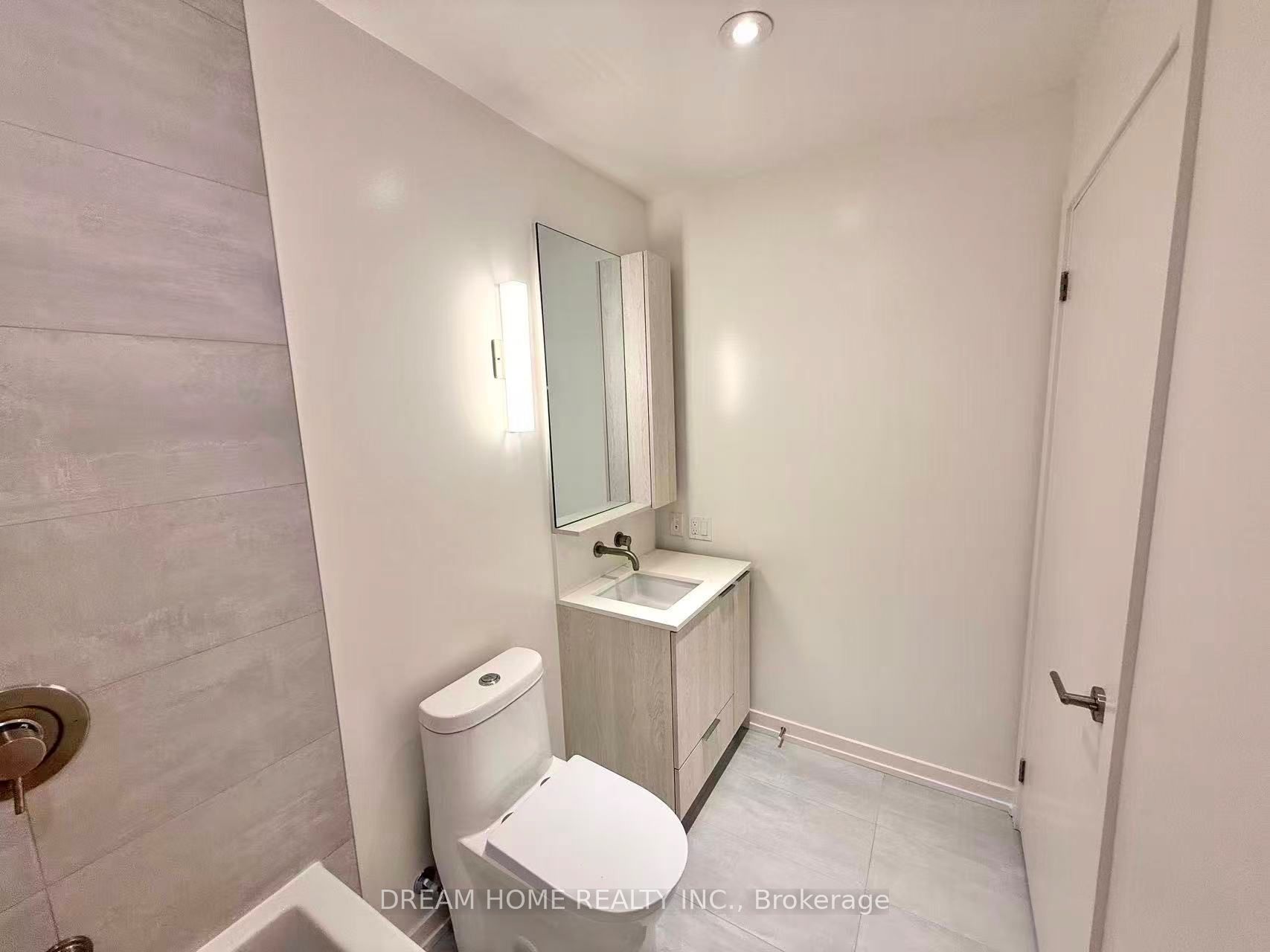 120 Broadway Avenue 1604 Property Photo 7