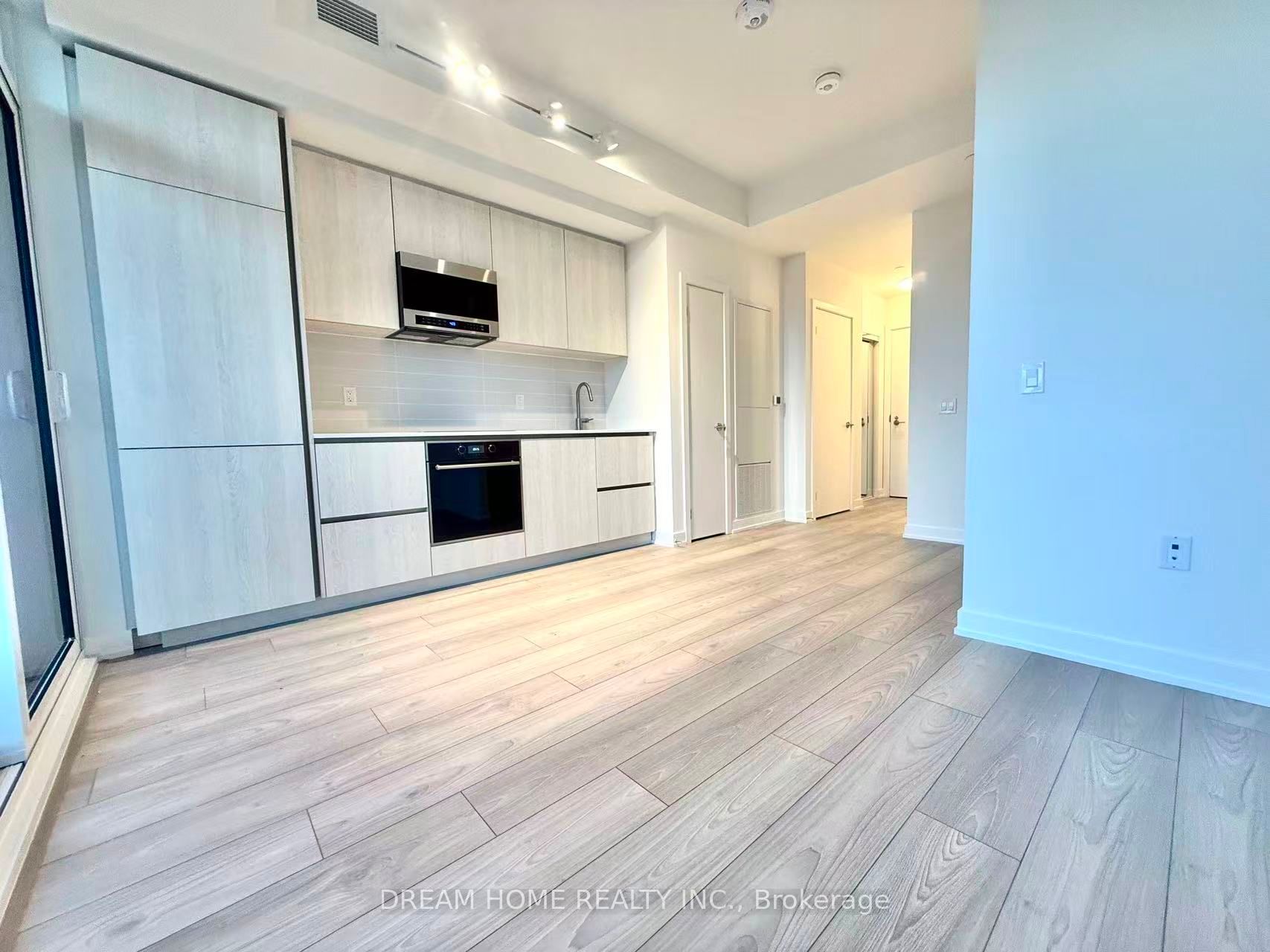 120 Broadway Avenue 1604 Property Photo 8