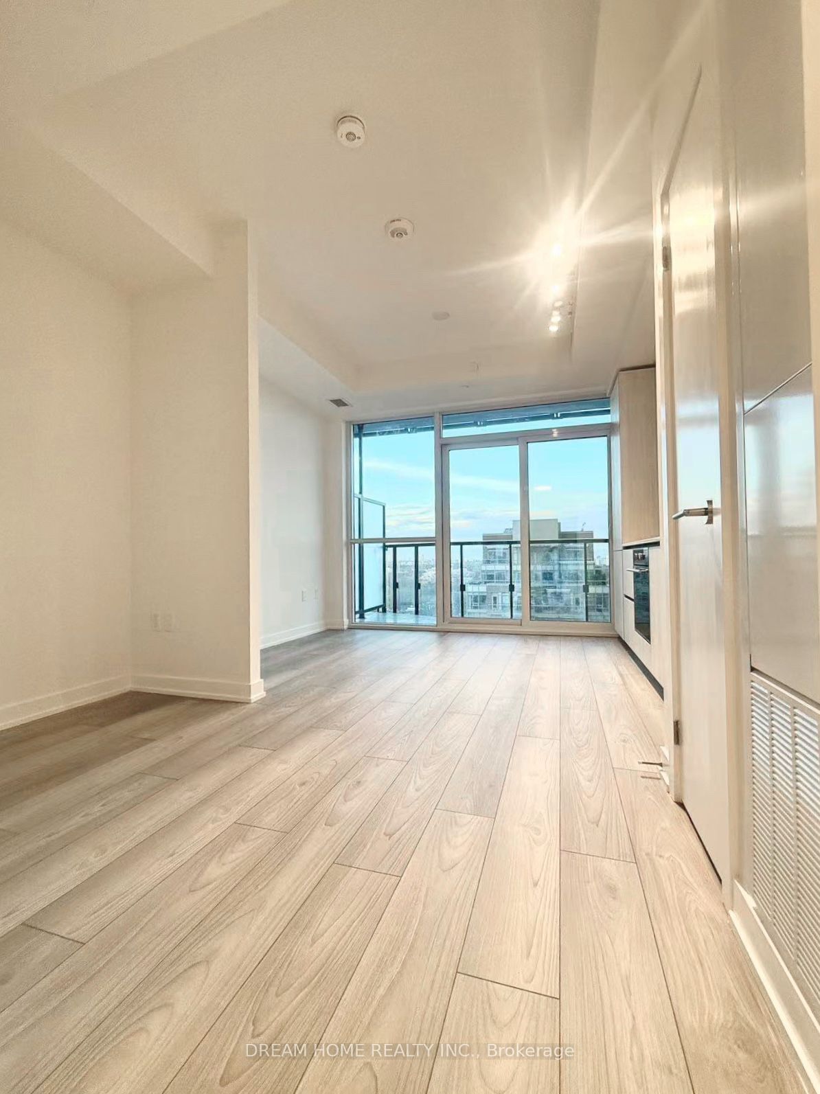 120 Broadway Avenue 1604 Property Photo 10