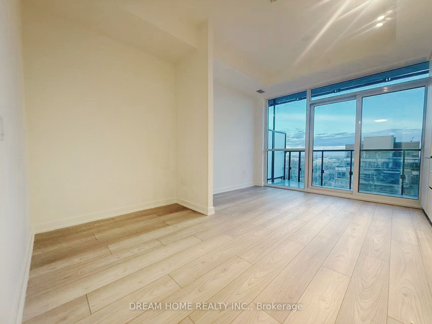 120 Broadway Avenue 1604 Property Photo 11