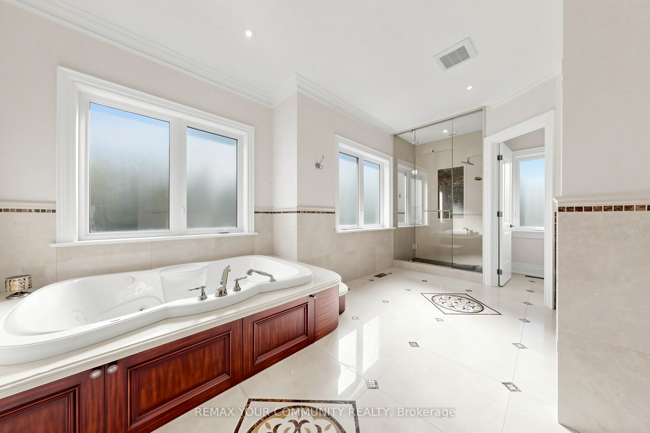 39 Moore Park Avenue Property Photo 27