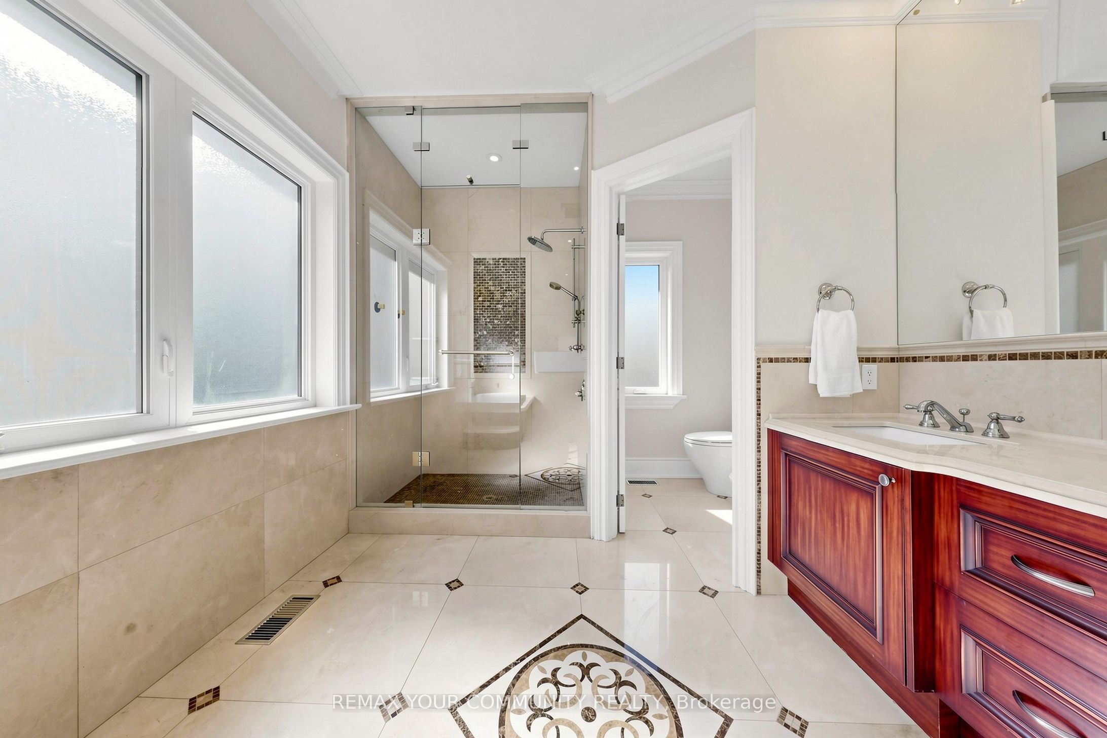 39 Moore Park Avenue Property Photo 28