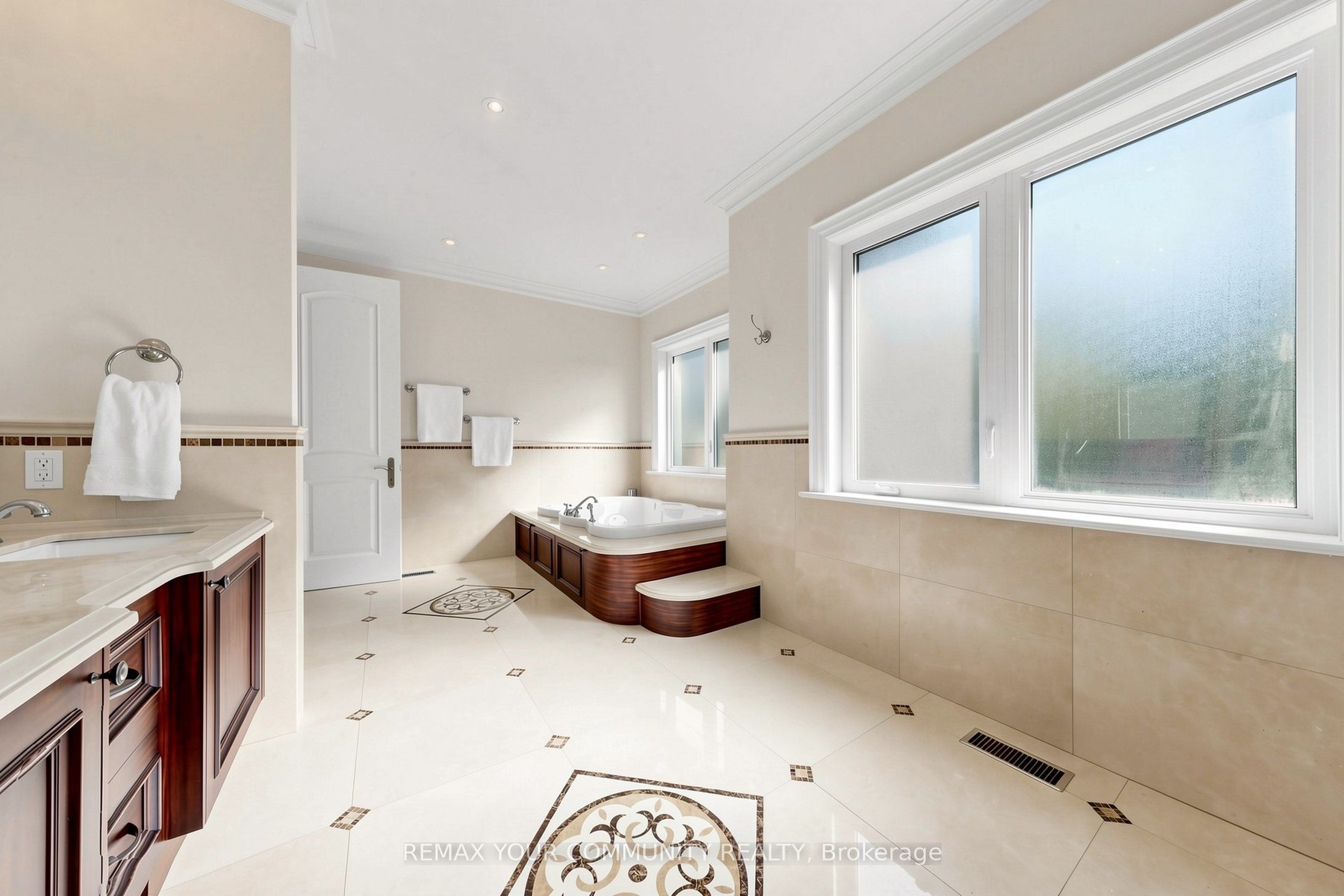 39 Moore Park Avenue Property Photo 29