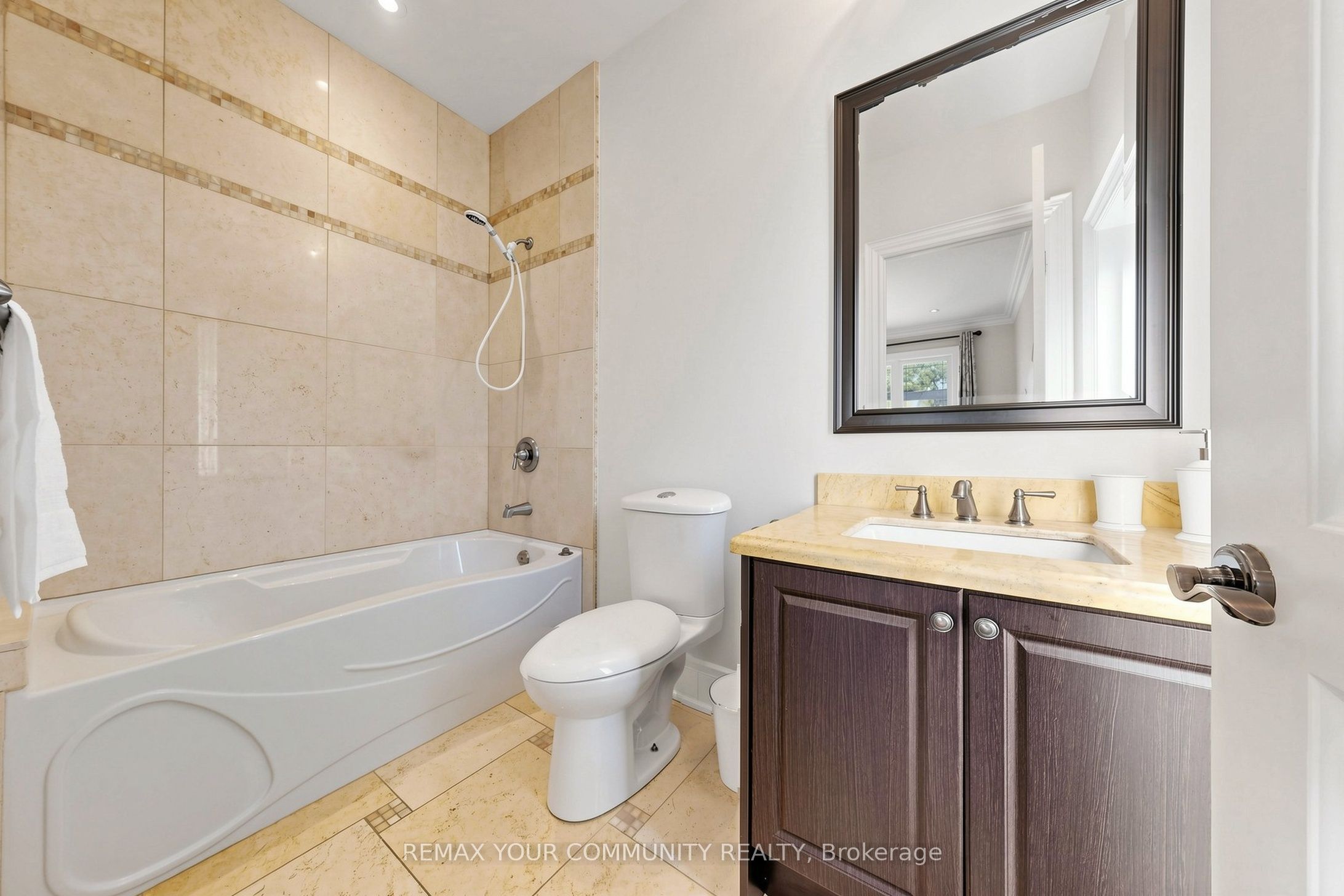 39 Moore Park Avenue Property Photo 31