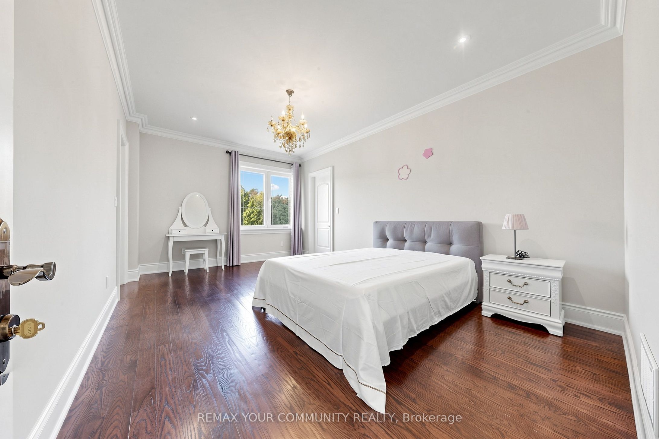 39 Moore Park Avenue Property Photo 32