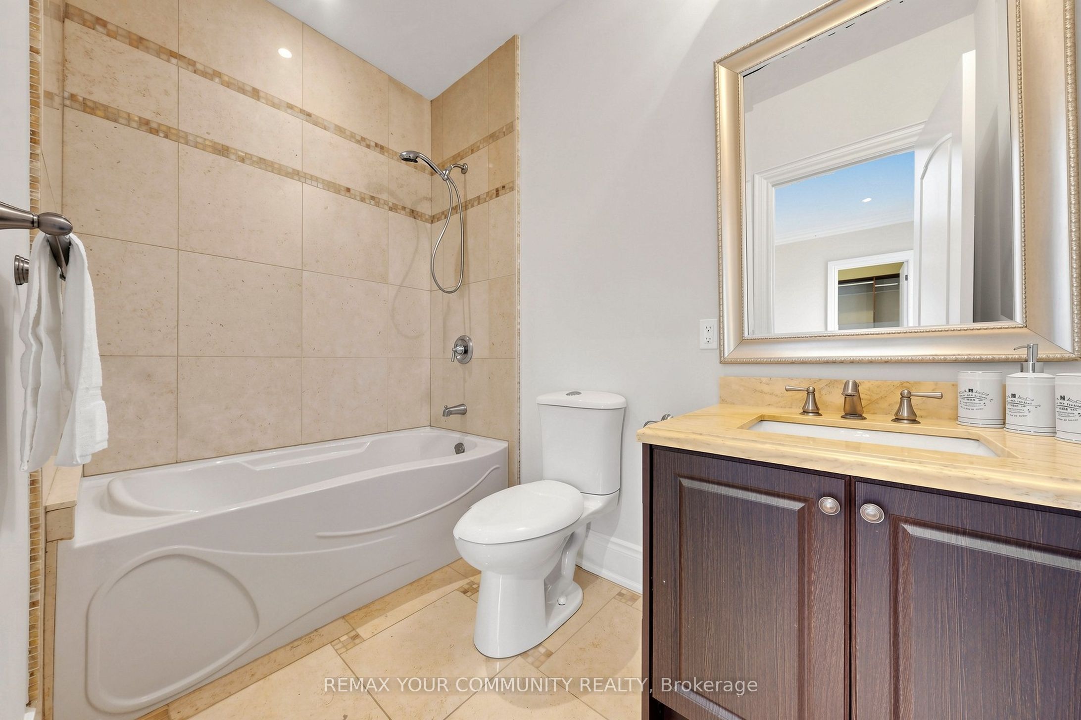 39 Moore Park Avenue Property Photo 33