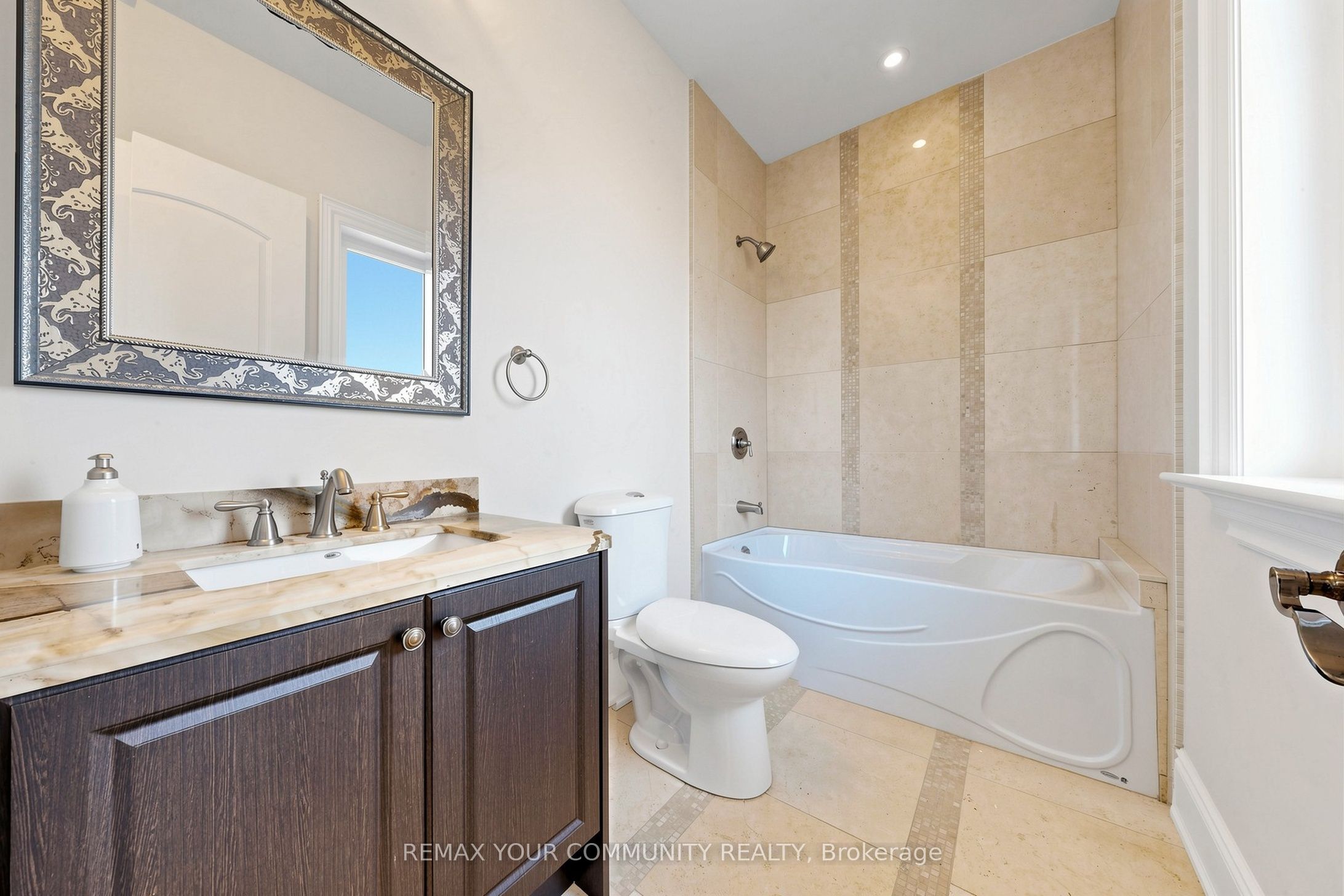 39 Moore Park Avenue Property Photo 35