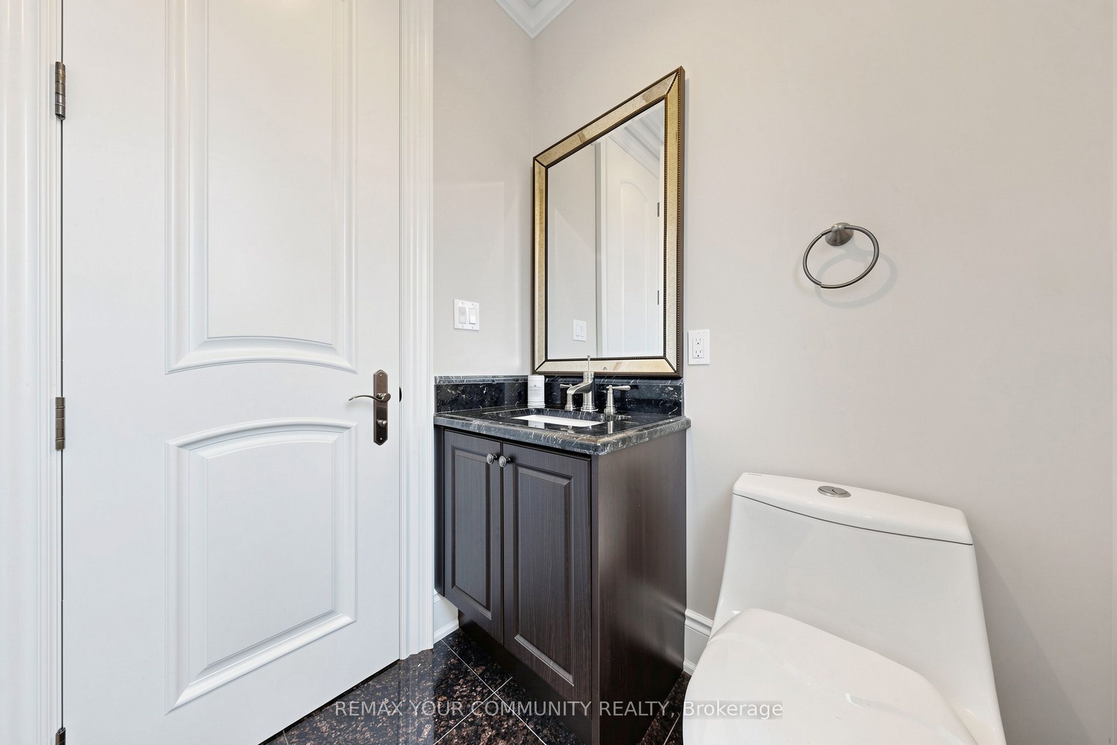 39 Moore Park Avenue Property Photo 36