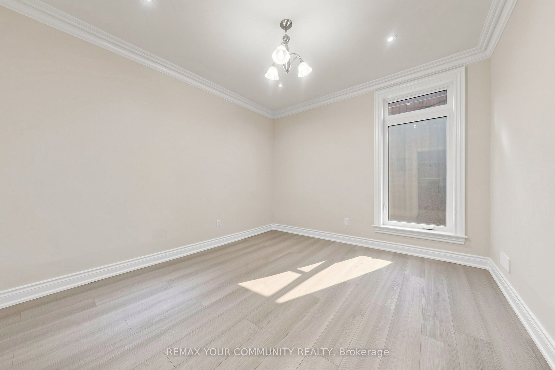39 Moore Park Avenue Property Photo 43