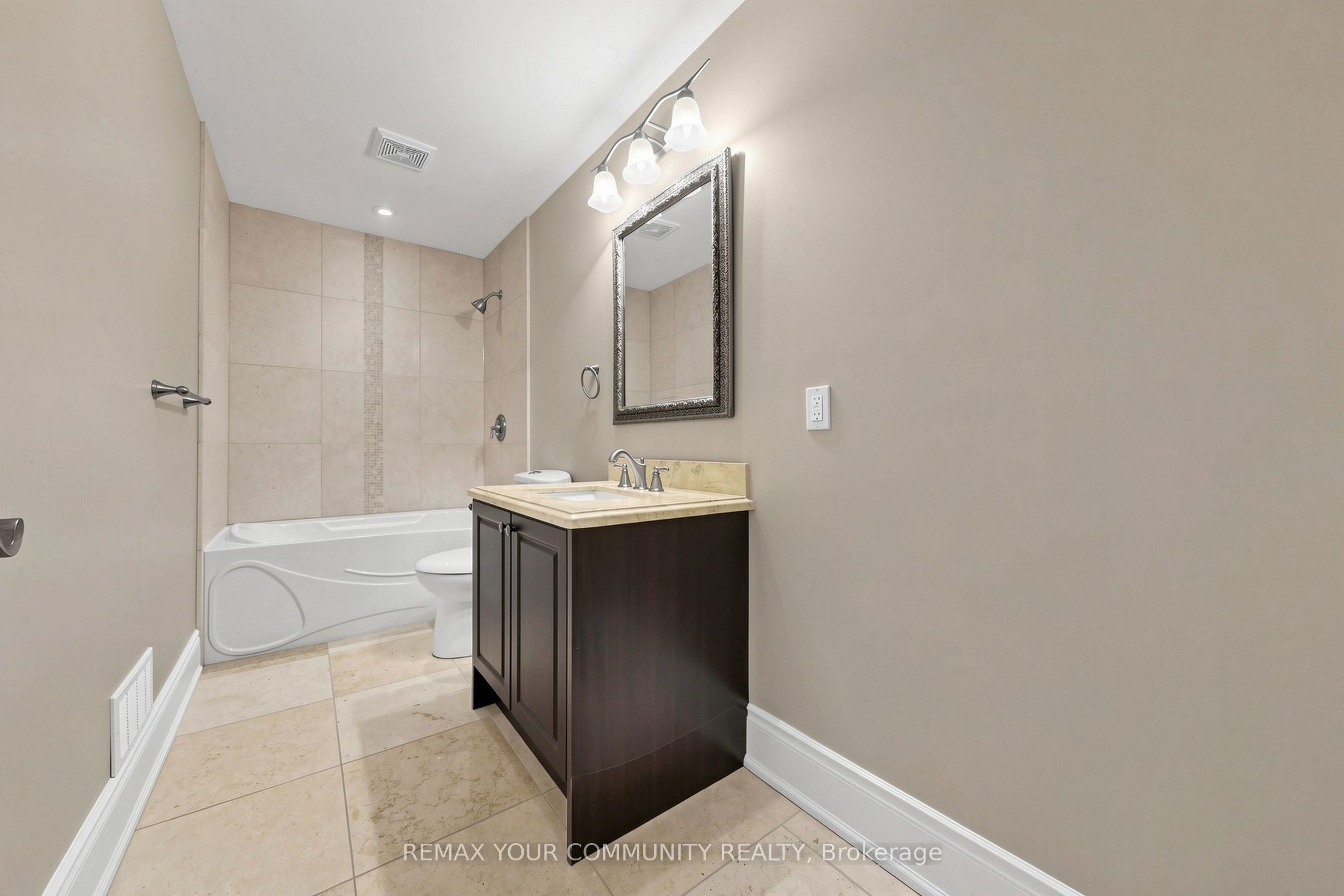 39 Moore Park Avenue Property Photo 44