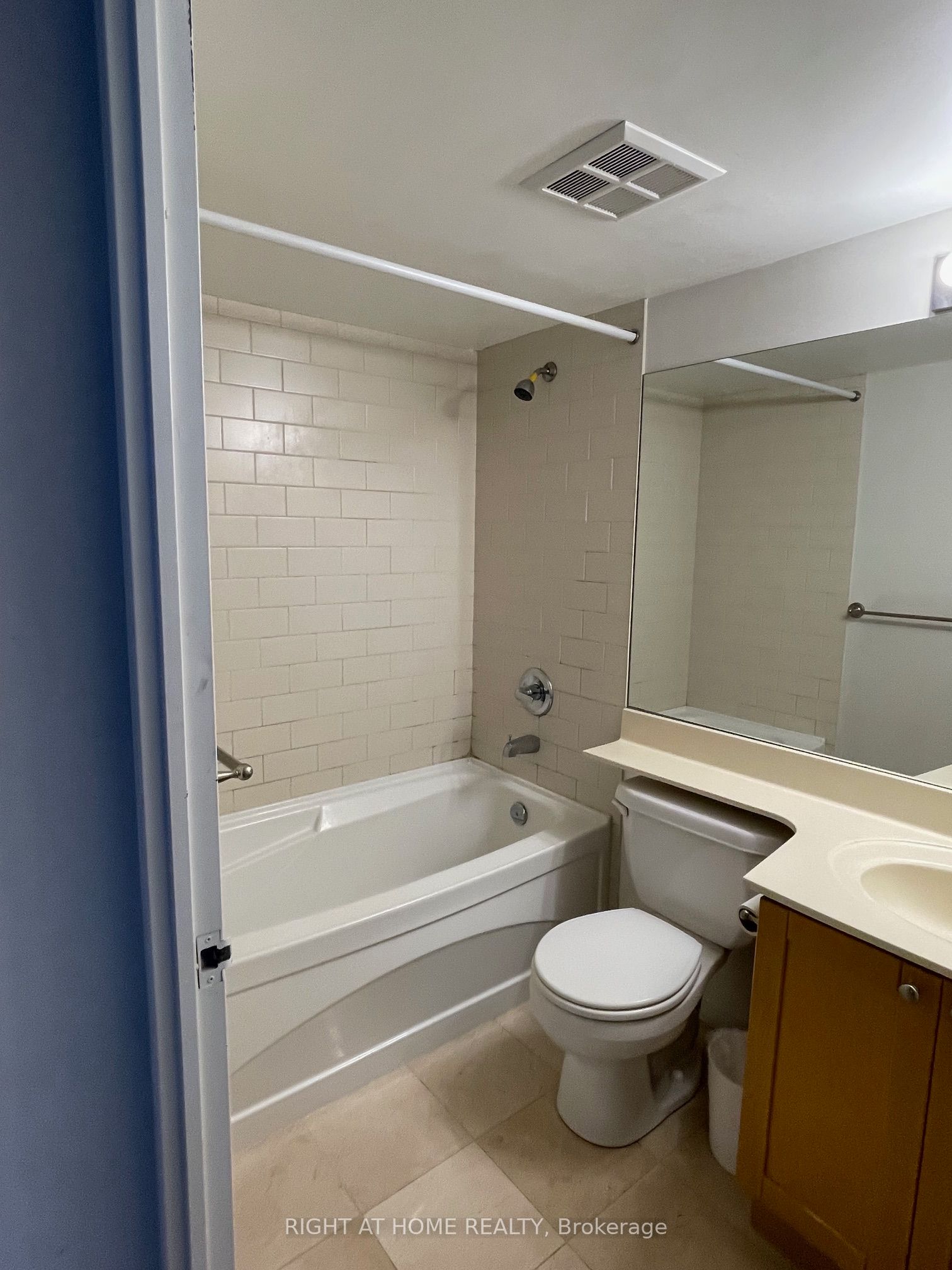 230 King Street E 1106 Property Photo 8