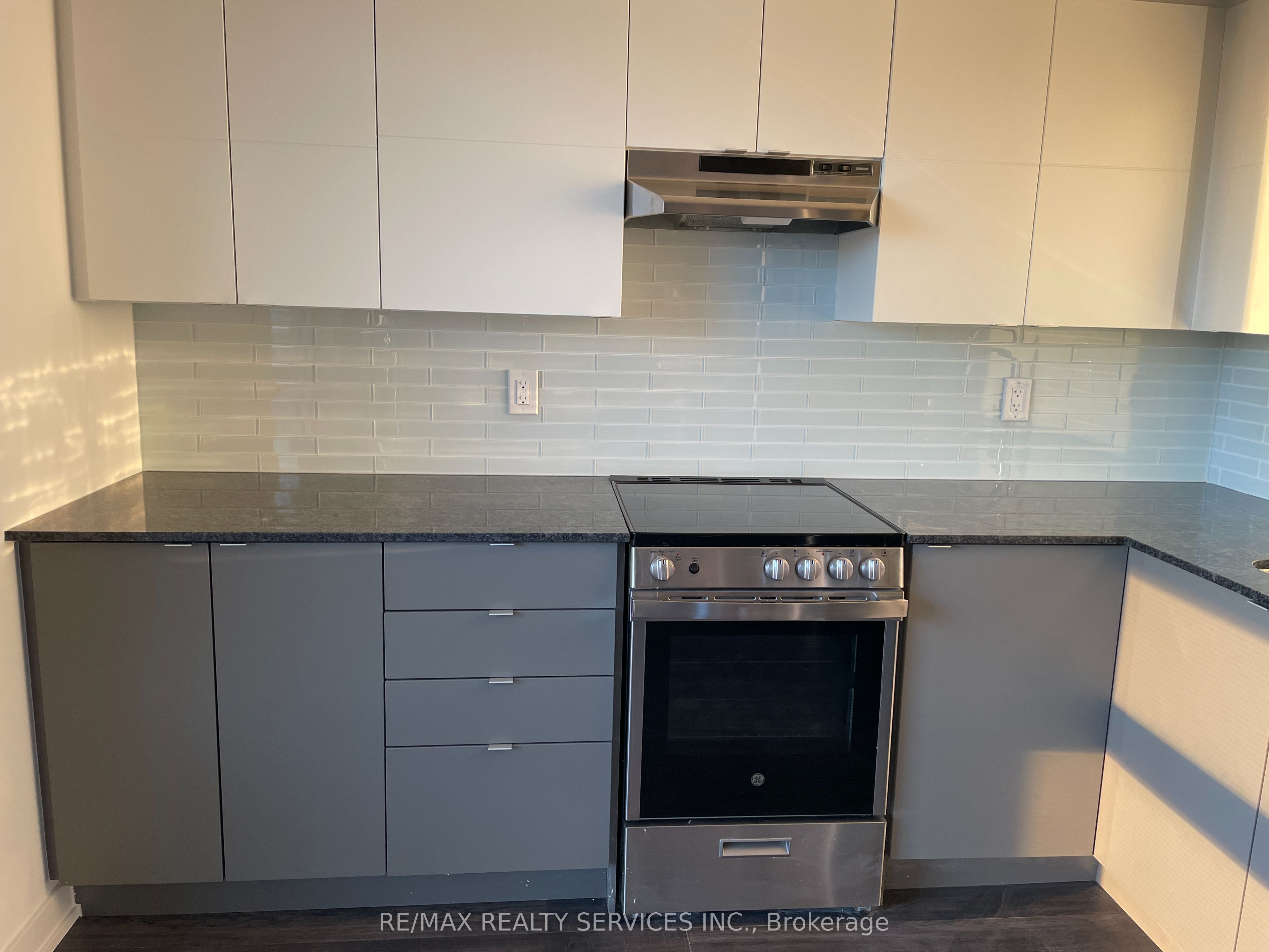 120 Varna Drive 1217 Property Photo 4