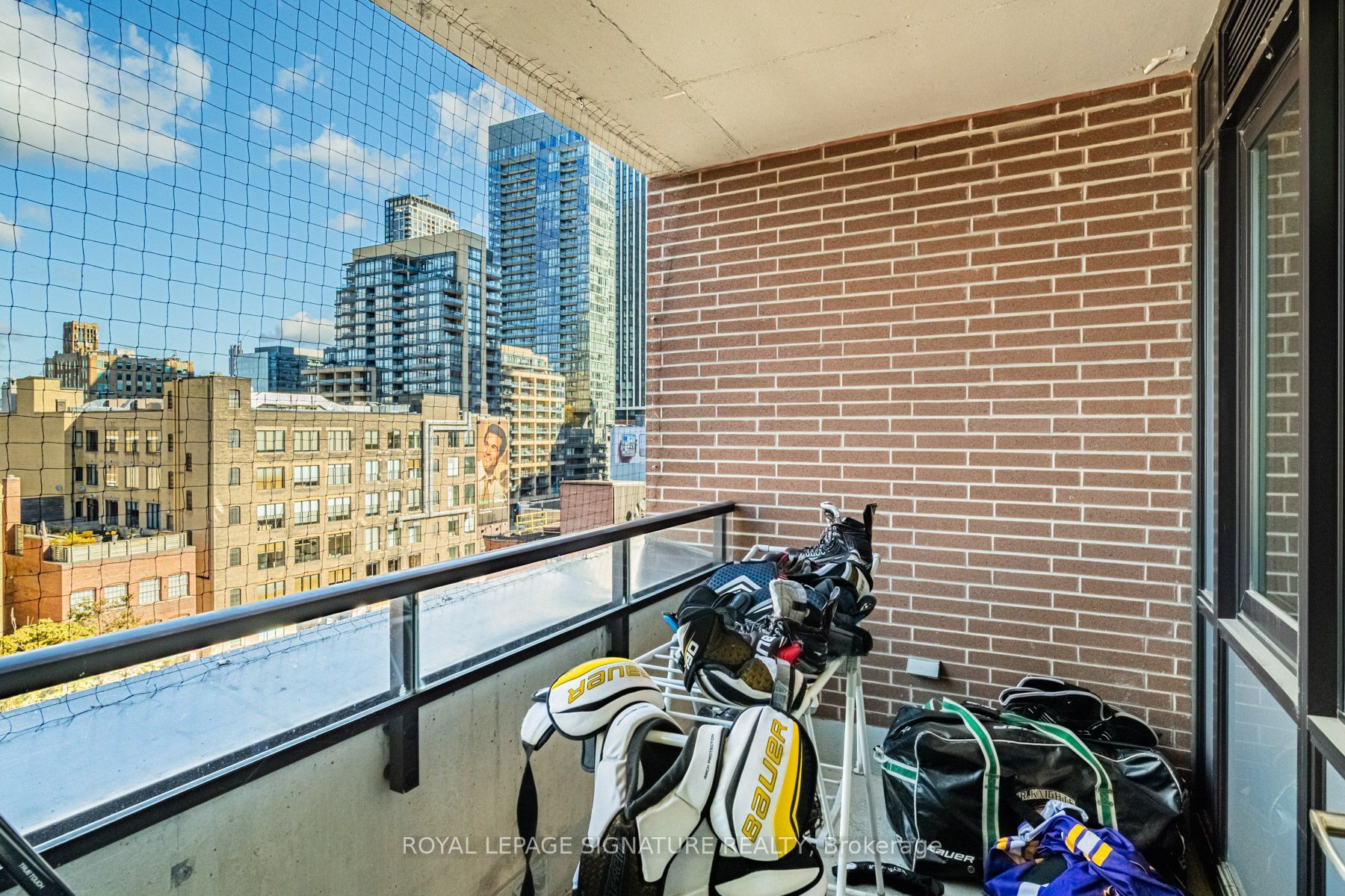 400 Wellington Street W 803 Property Photo 19