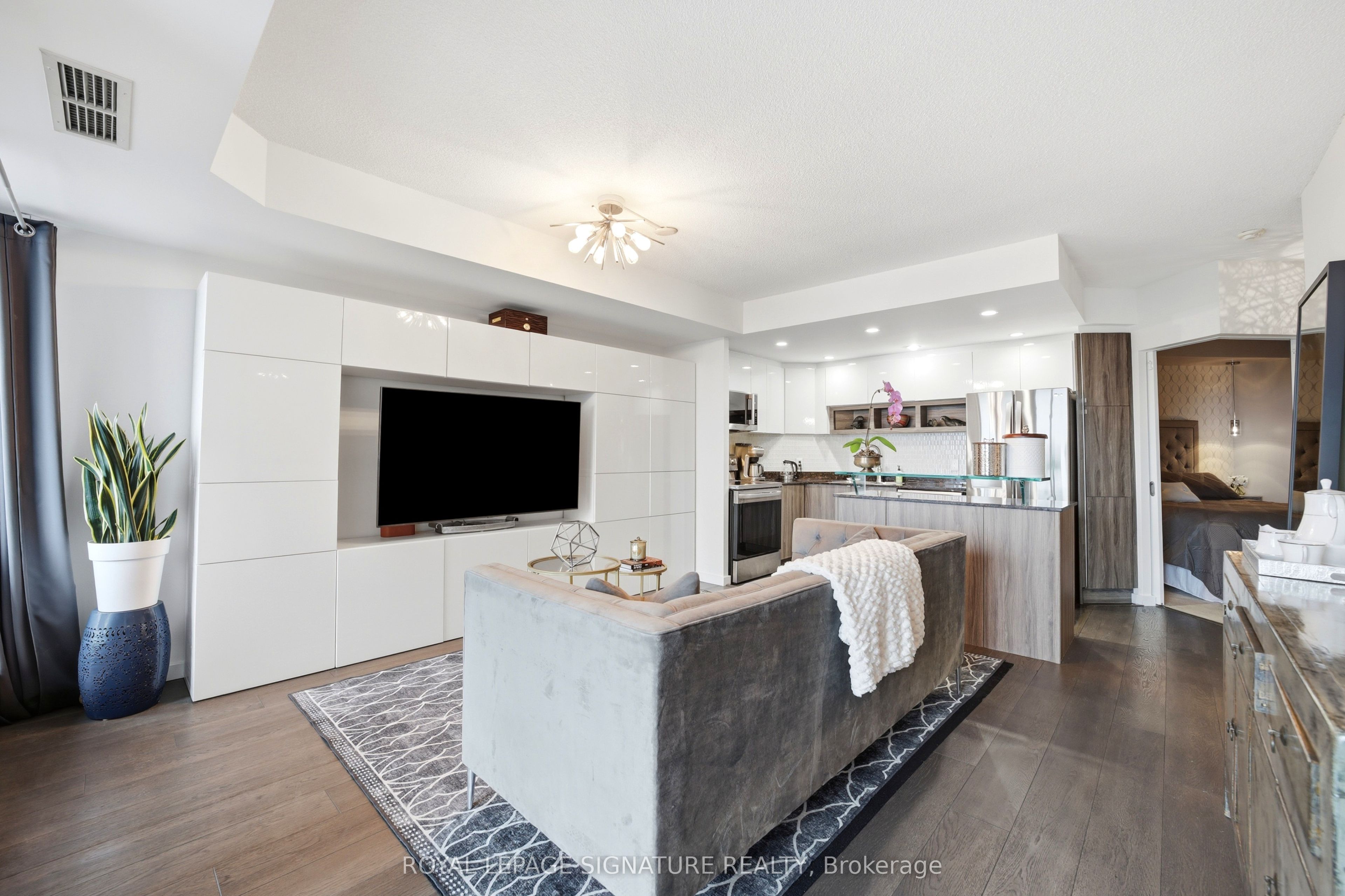 218 Queens Quay W 510 Property Photo 5