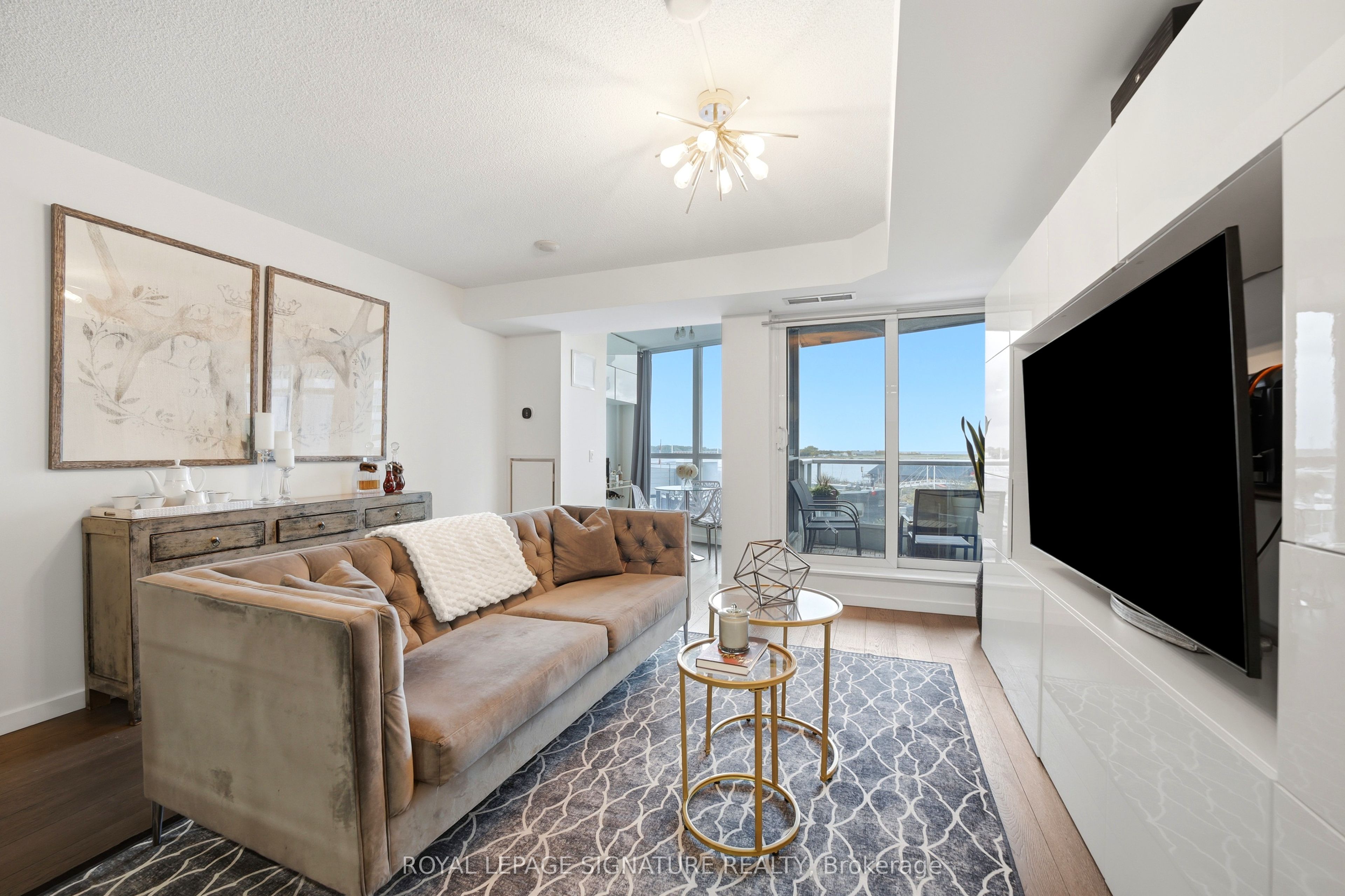 218 Queens Quay W 510 Property Photo 6