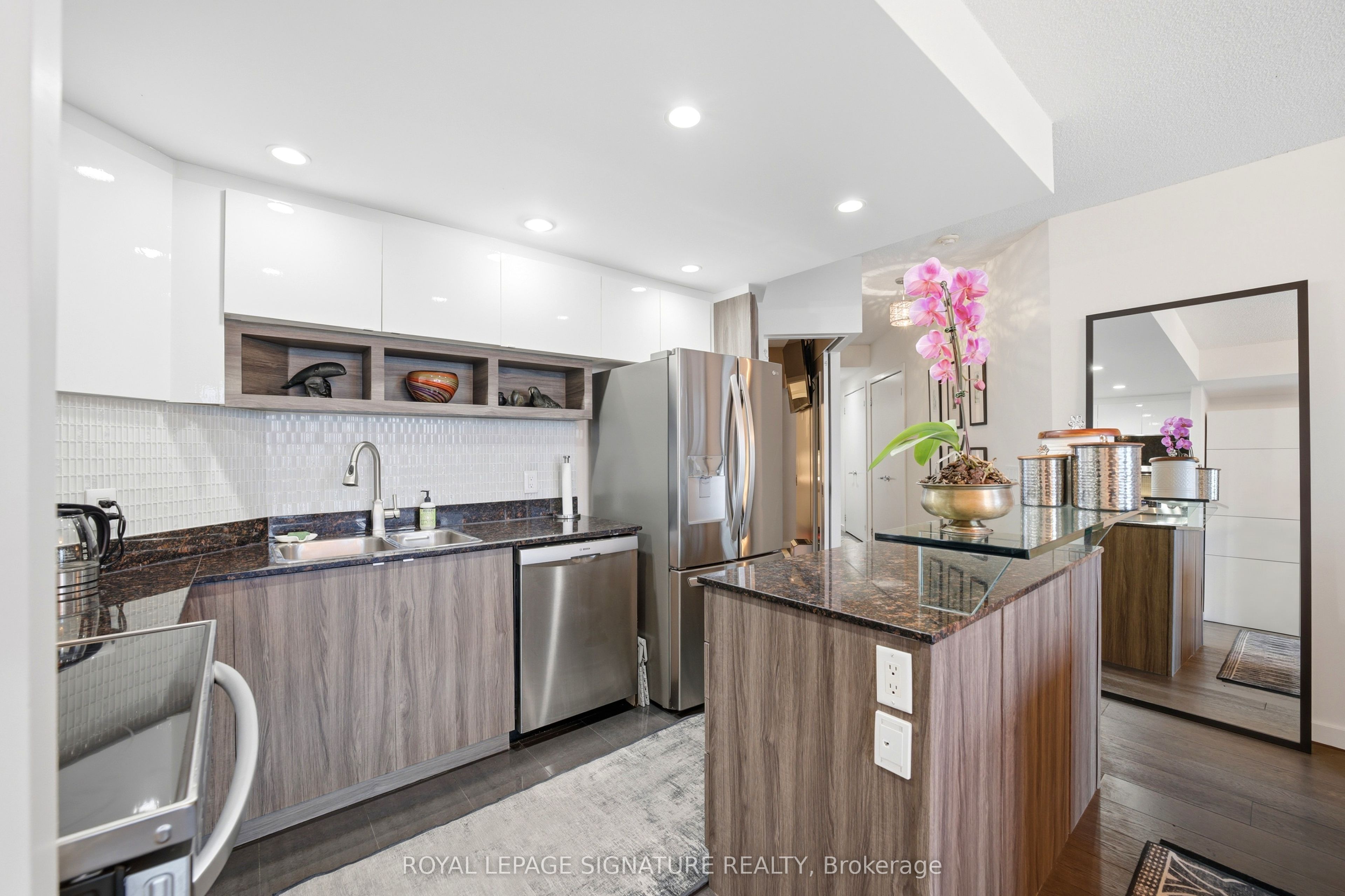 218 Queens Quay W 510 Property Photo 8