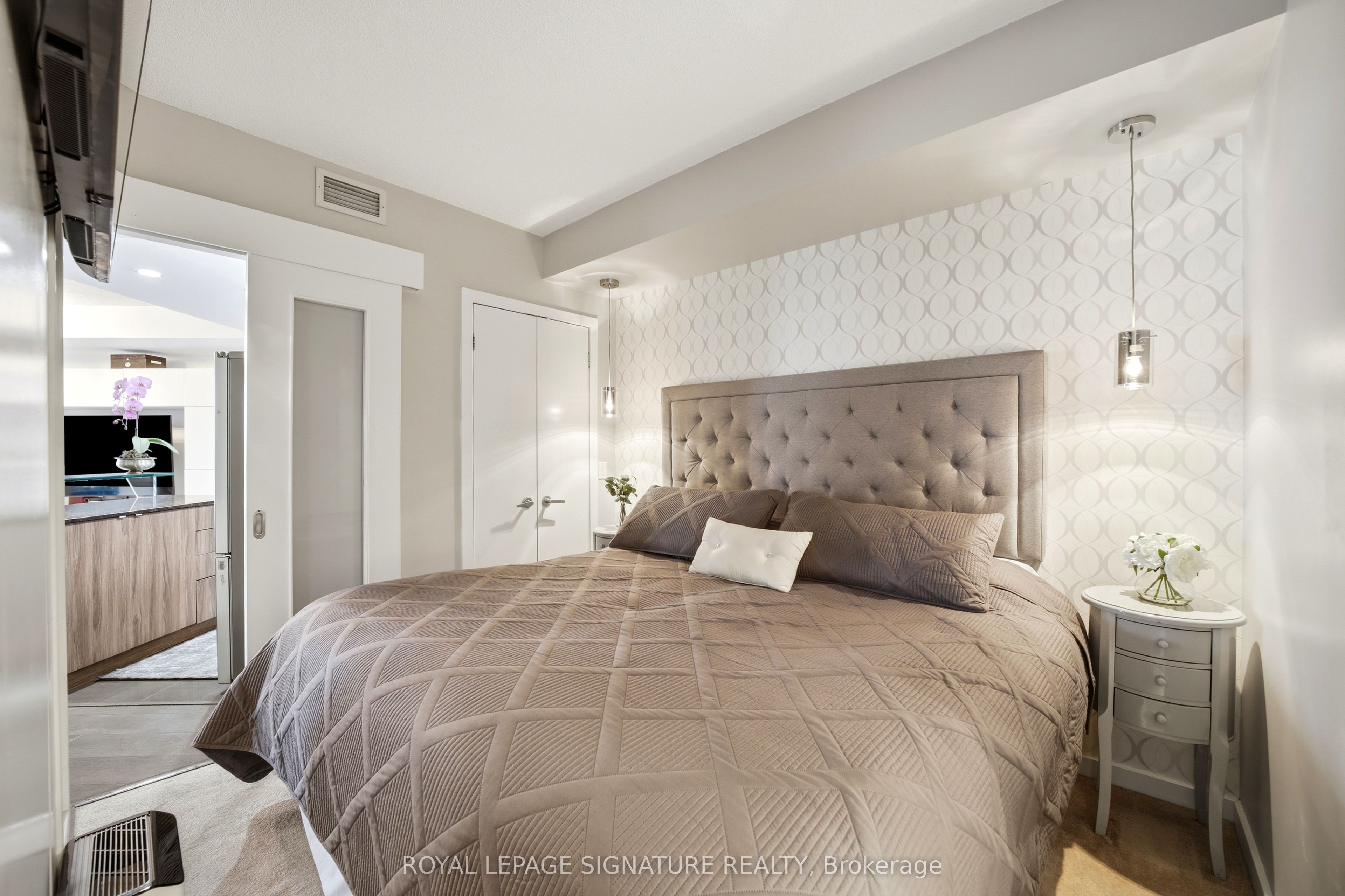 218 Queens Quay W 510 Property Photo 10