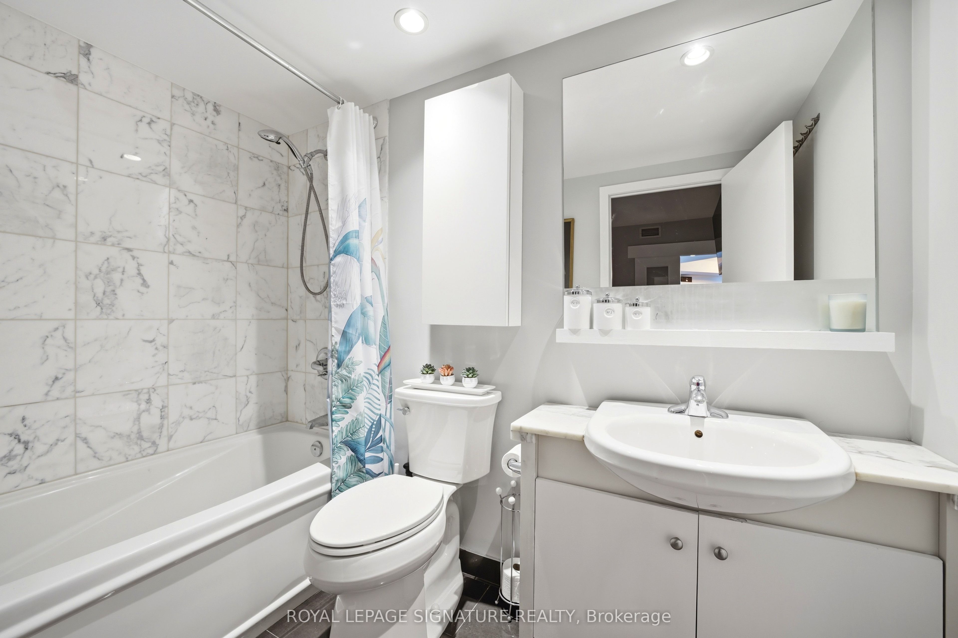 218 Queens Quay W 510 Property Photo 11
