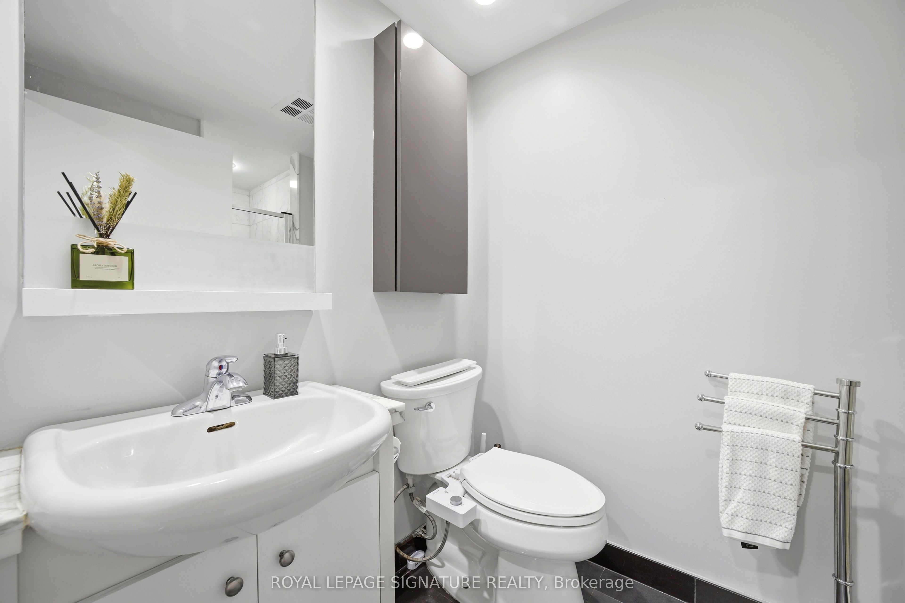 218 Queens Quay W 510 Property Photo 15
