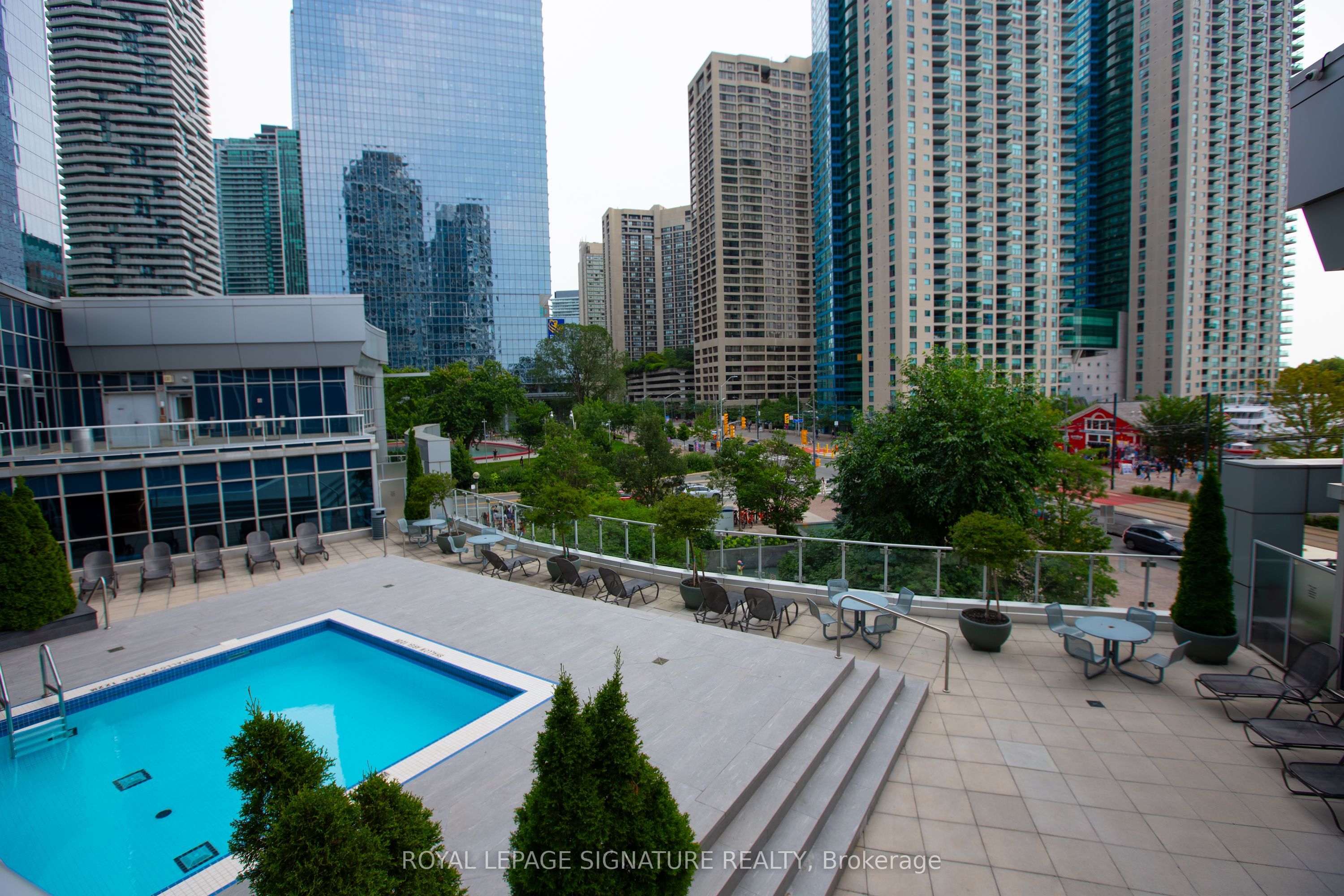 218 Queens Quay W 510 Property Photo 37