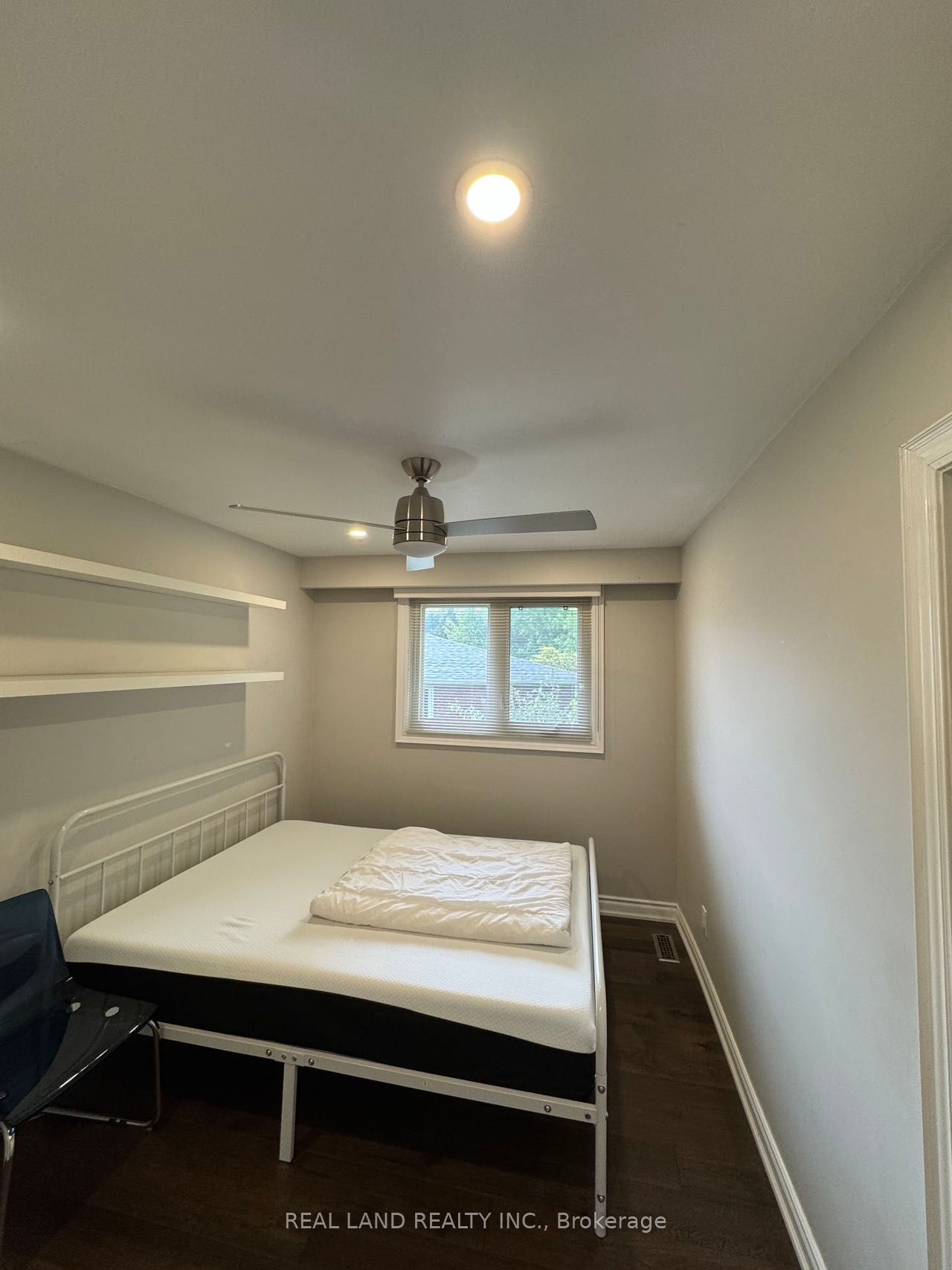 26 Greyhound Drive E Property Photo 2