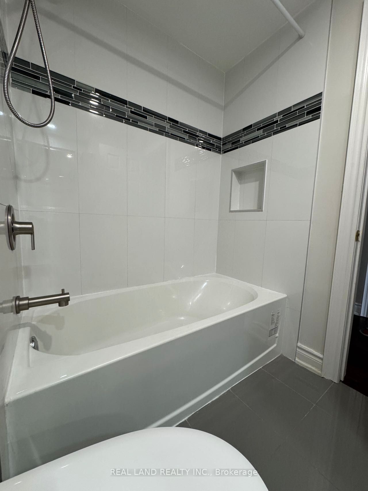 26 Greyhound Drive E Property Photo 4