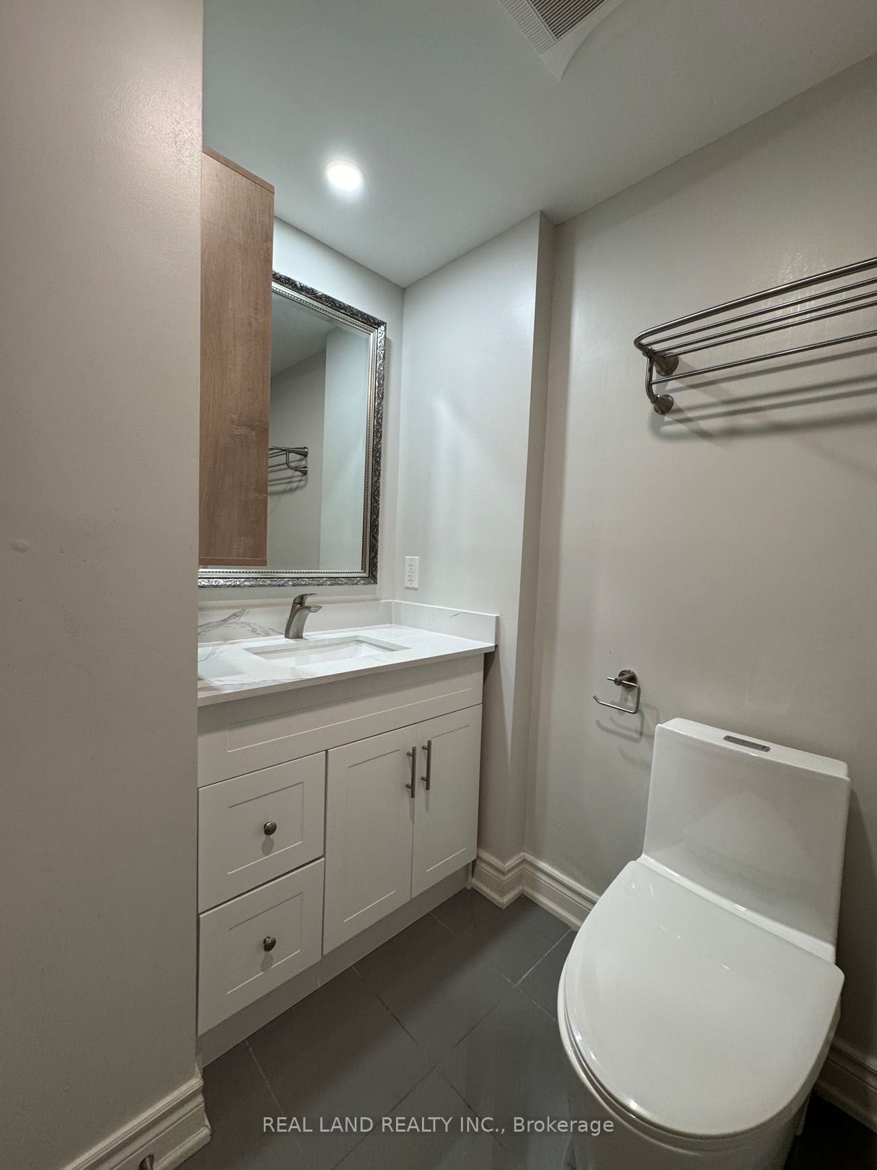 26 Greyhound Drive E Property Photo 5