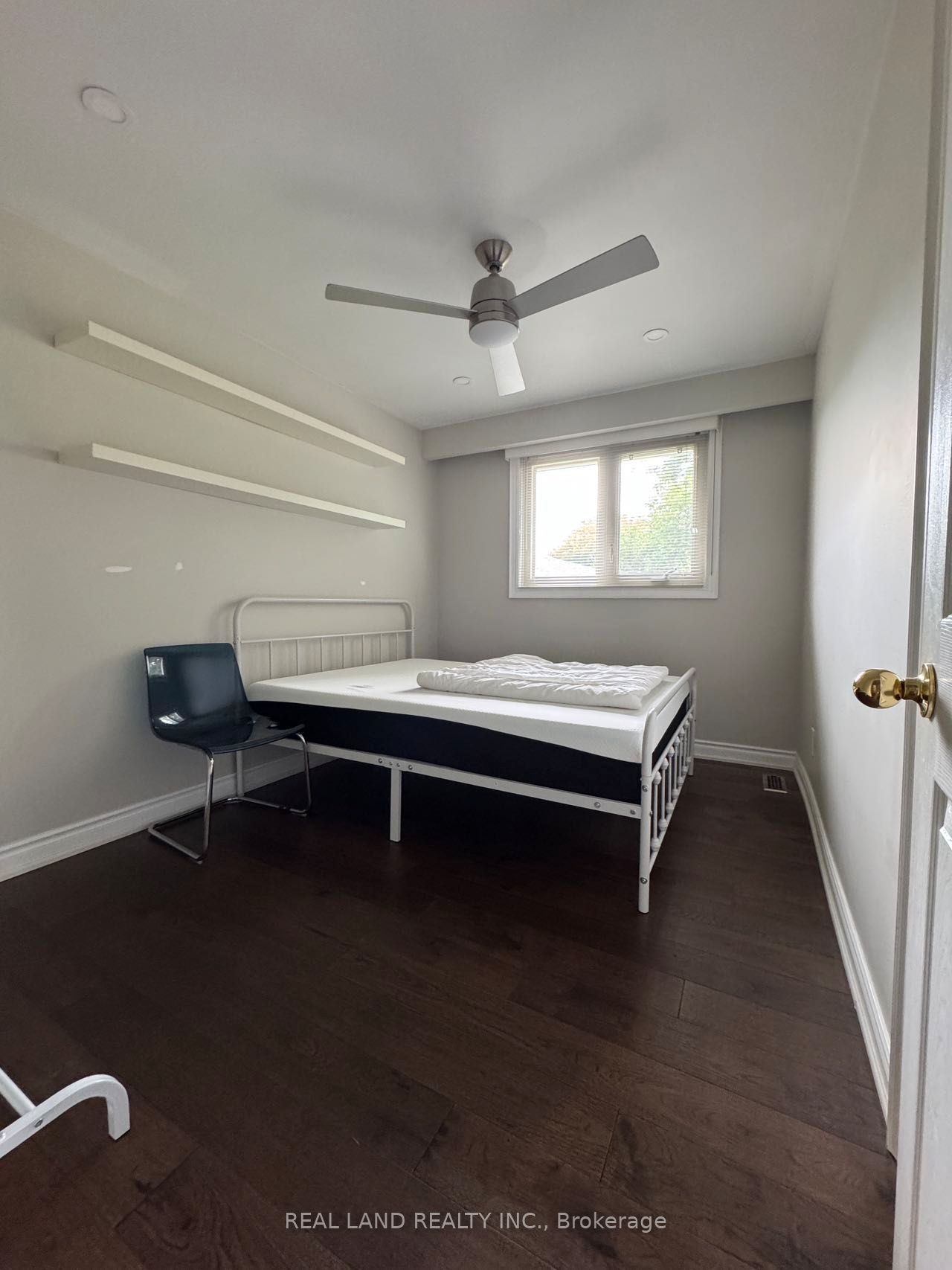 26 Greyhound Drive E Property Photo 8