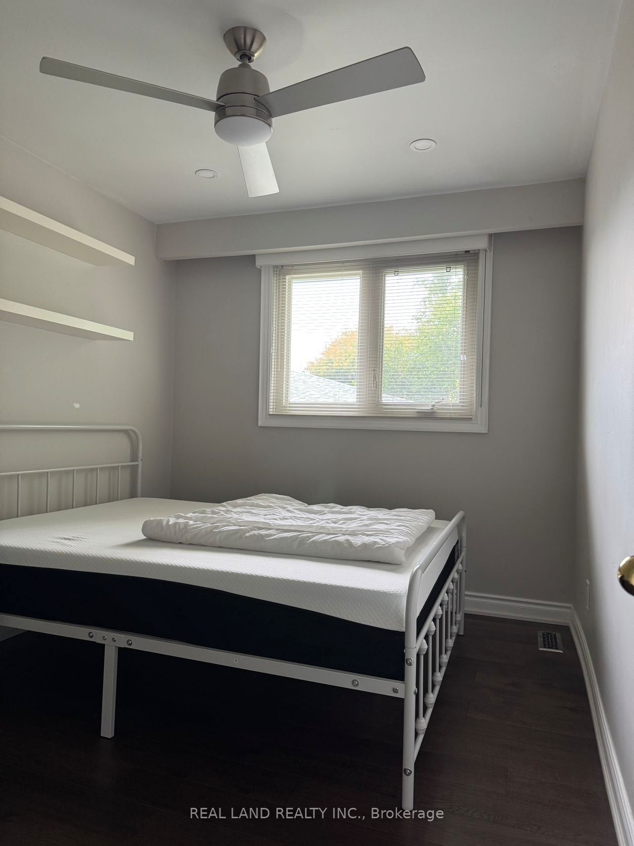 26 Greyhound Drive E Property Photo 9