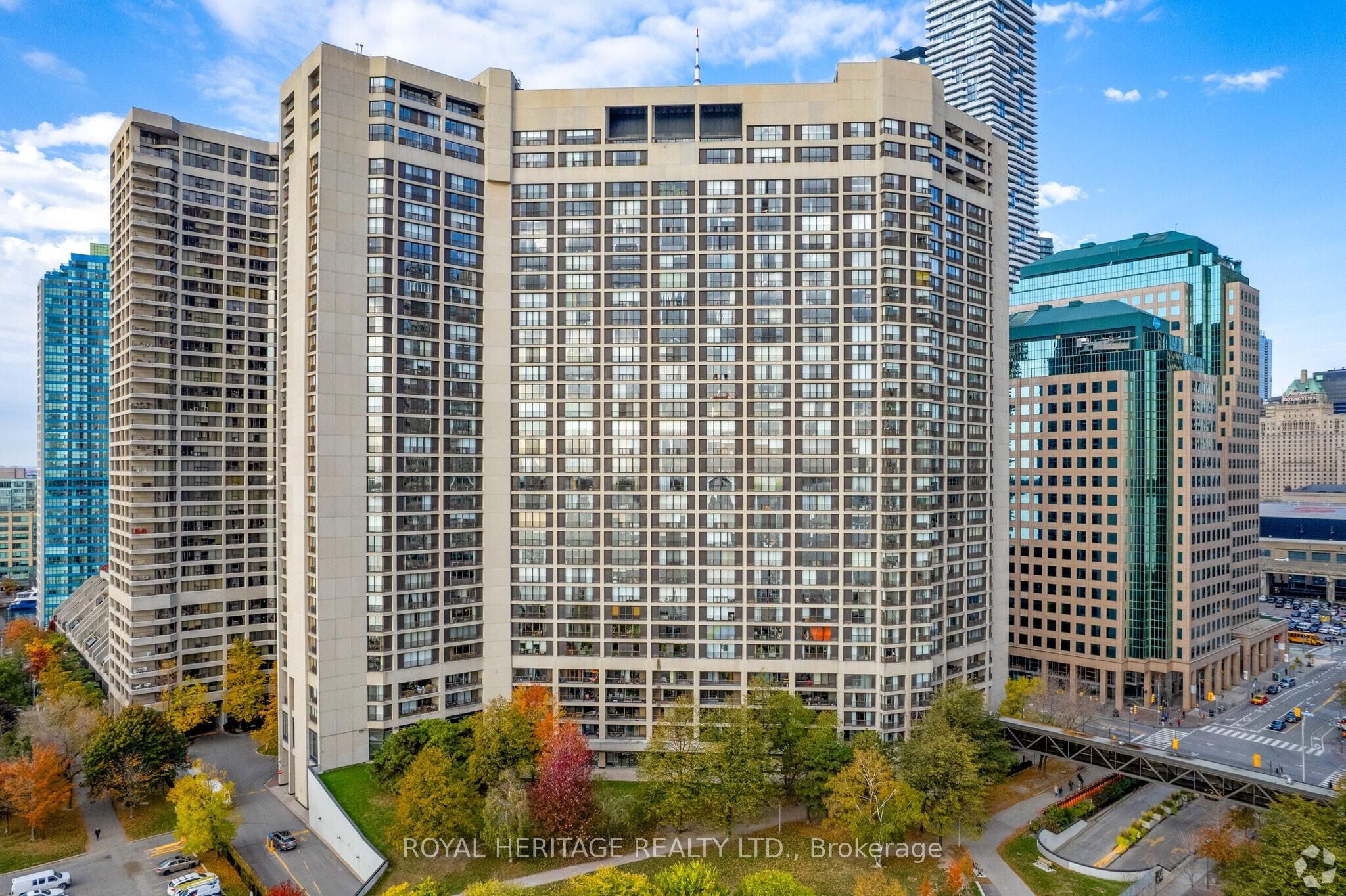 33 Harbour Square 1240 Property Photo 1